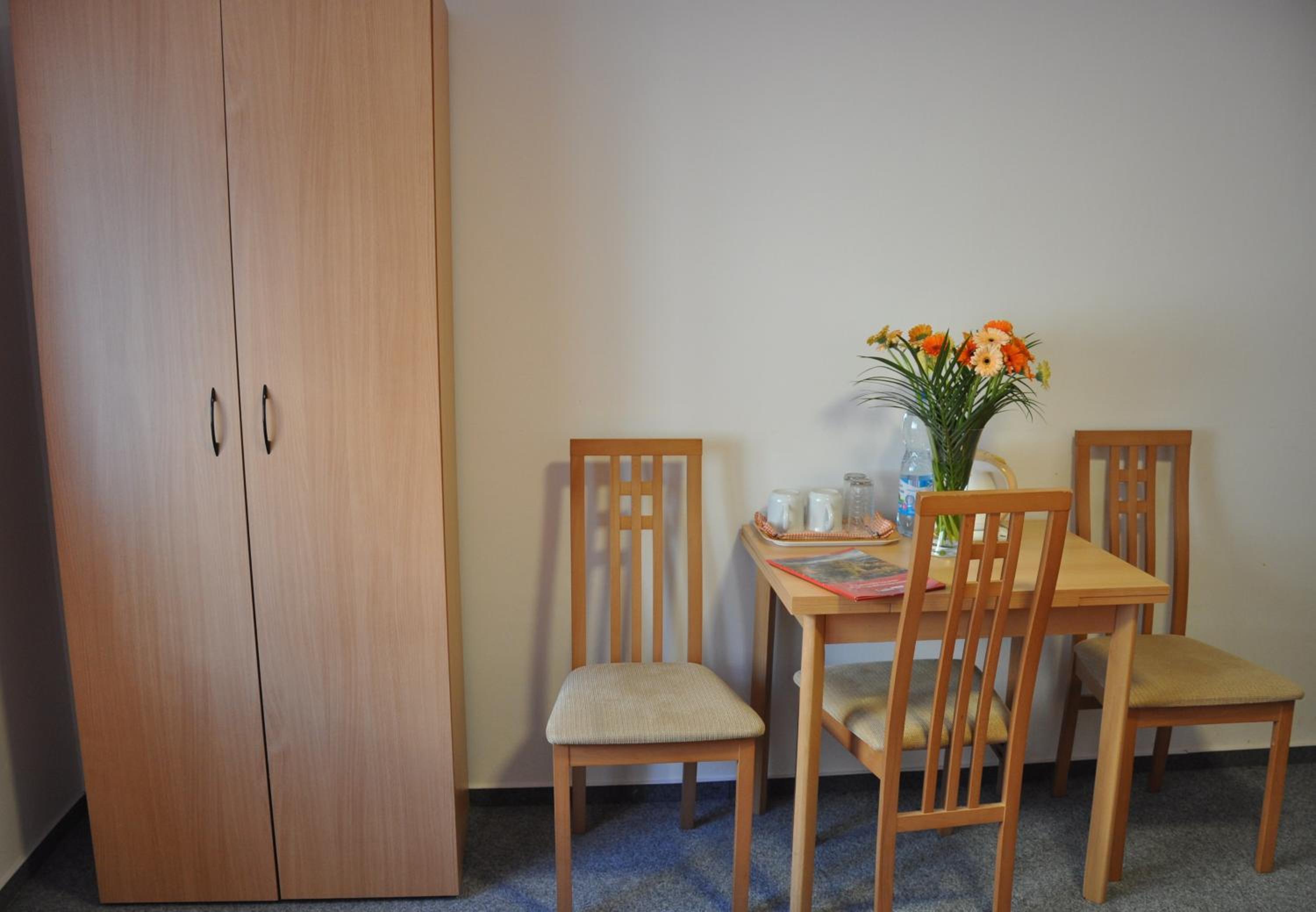 Triple Room with Private Bathroom - Photo 8