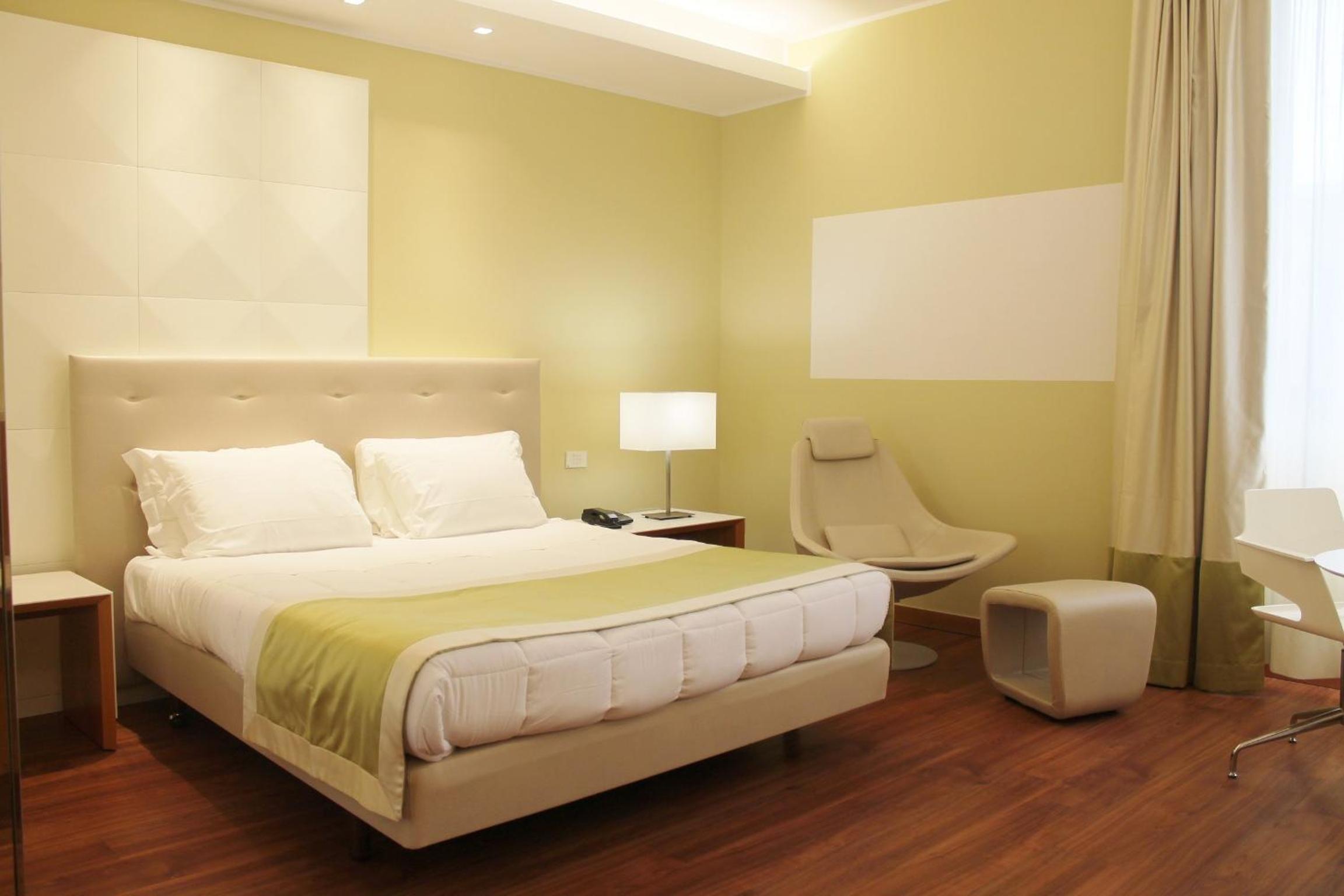 Comfort Queen Room - Photo 2