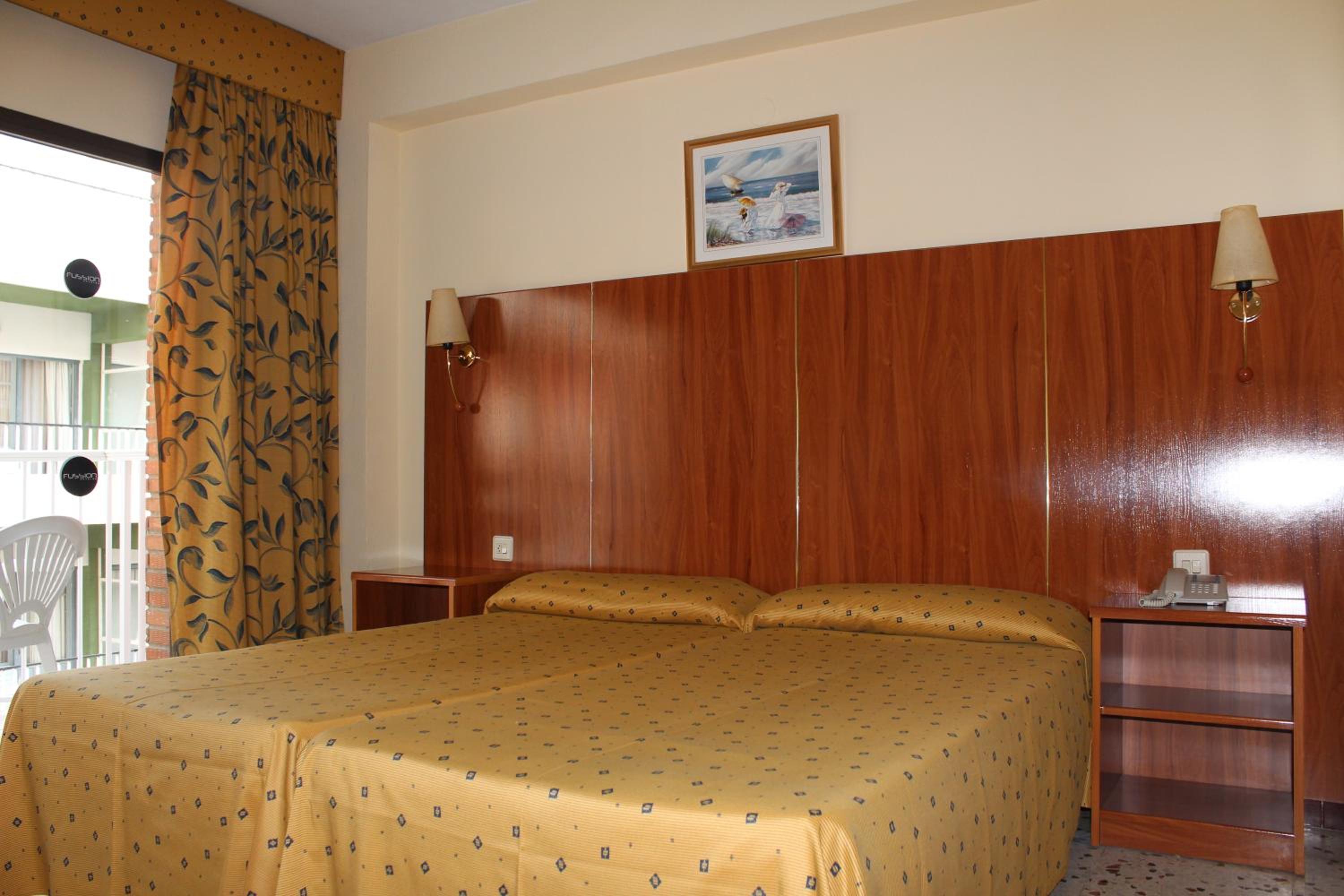 Twin Room - Photo 8