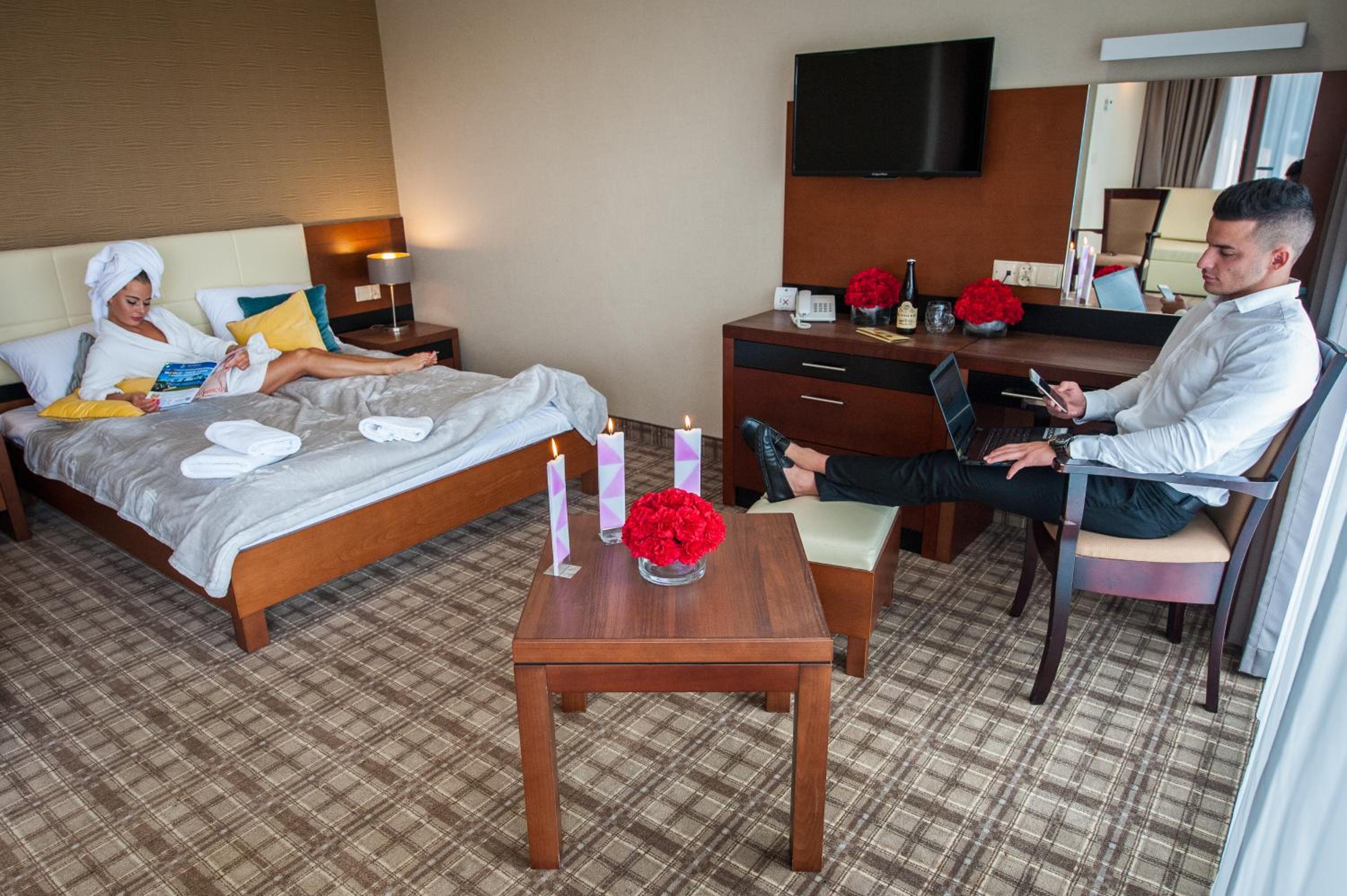 Deluxe Double Room with Balcony - Photo 3