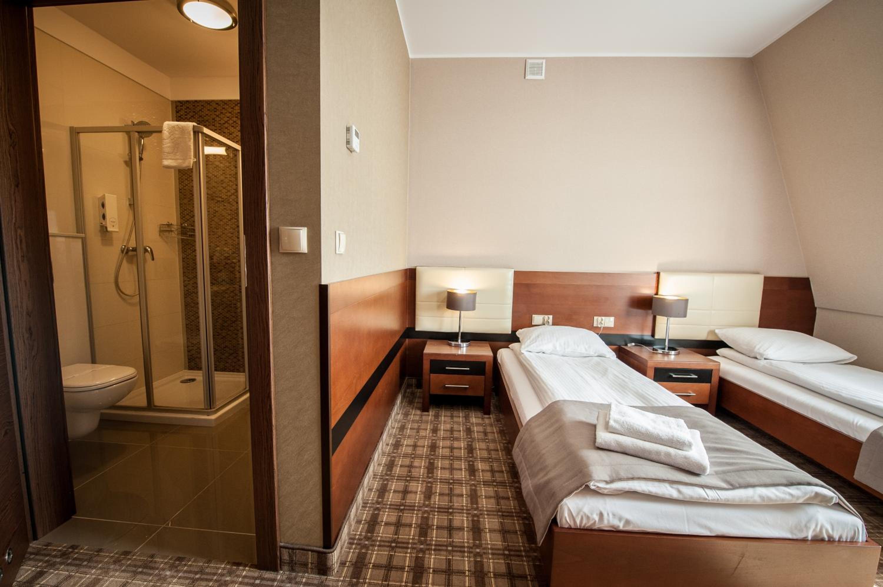 Twin Room - Photo 2