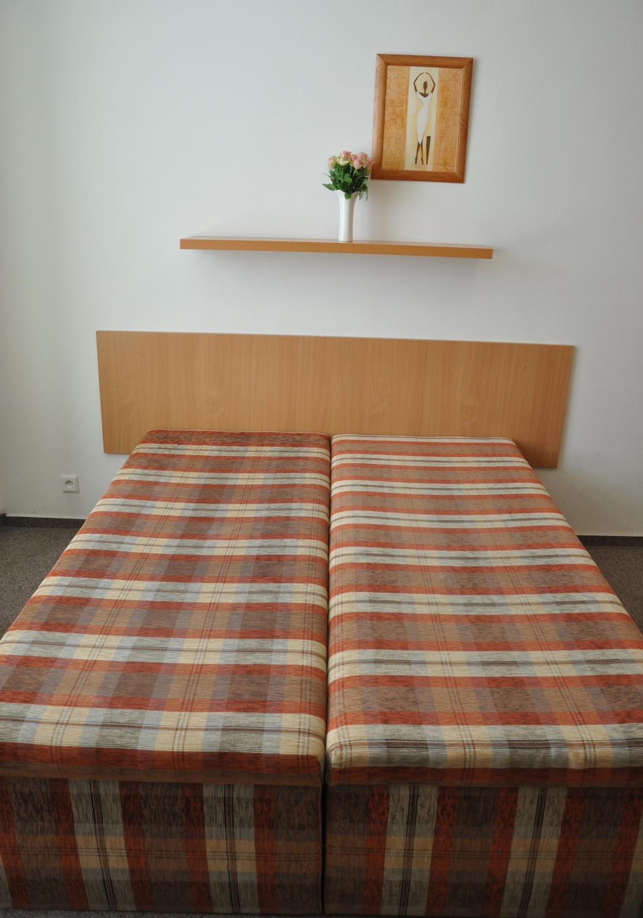 Quadruple Room with Private External Bathroom - Photo 2