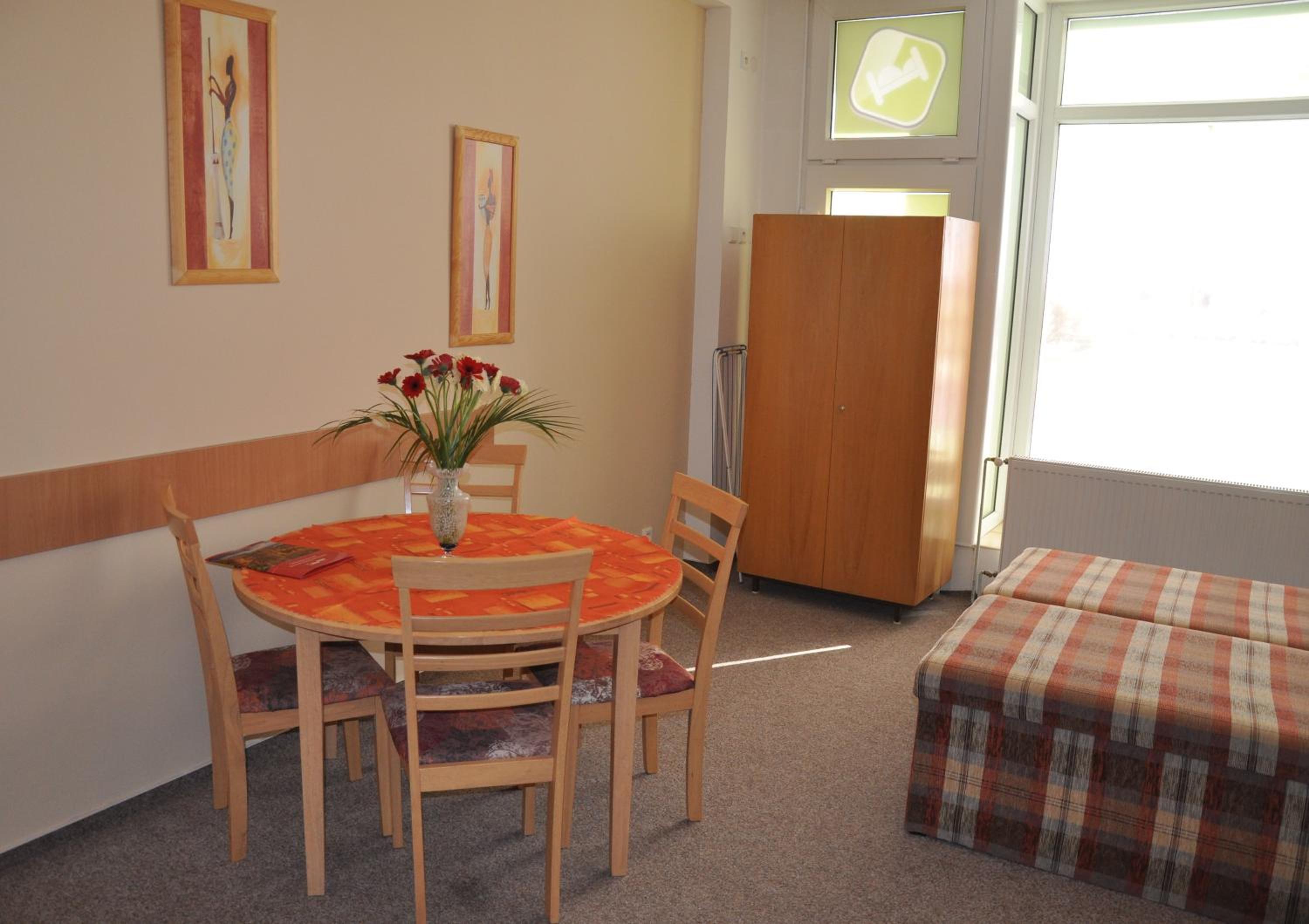 Quadruple Room with Private External Bathroom - Photo 8