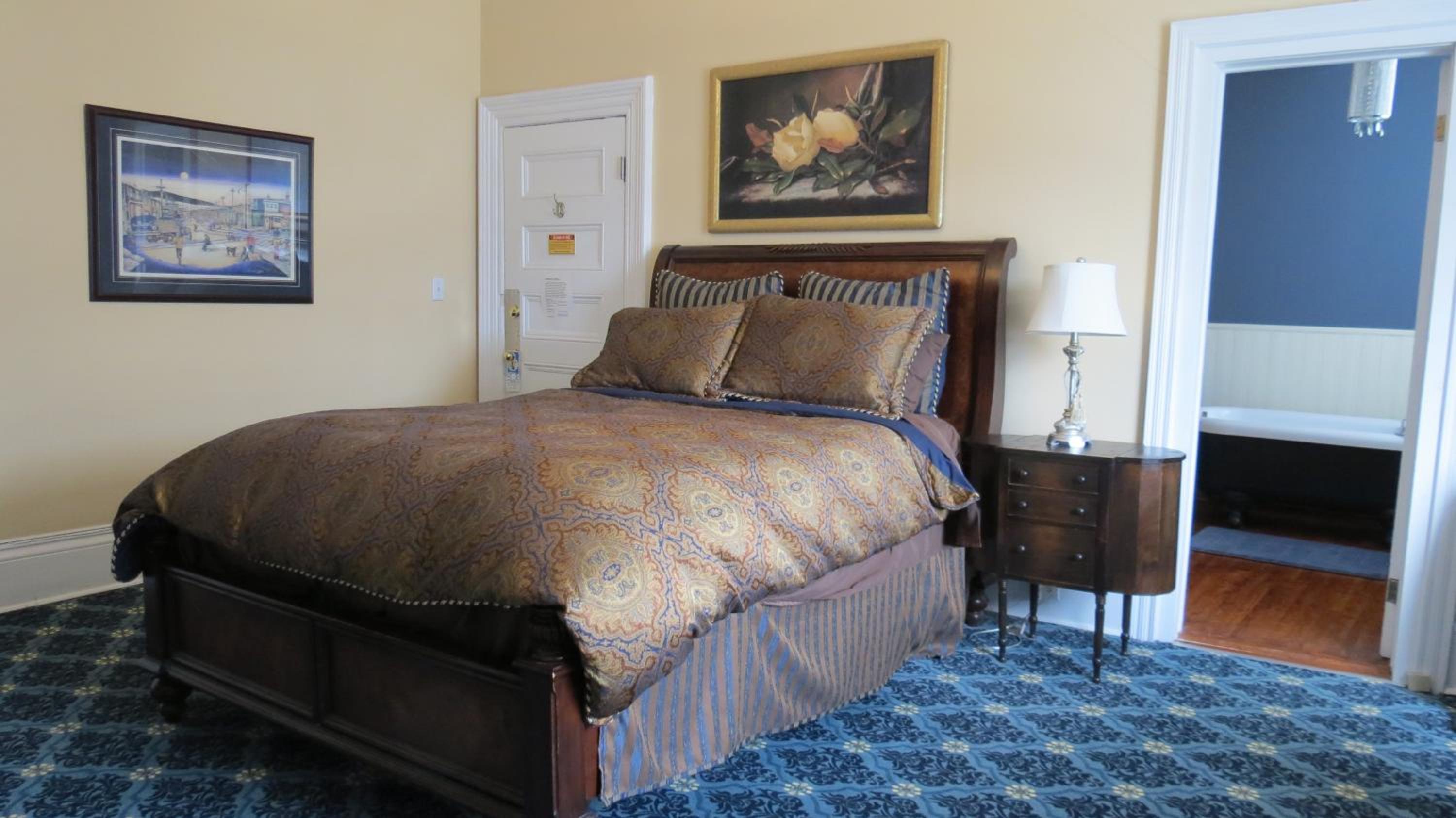 Deluxe Queen Room