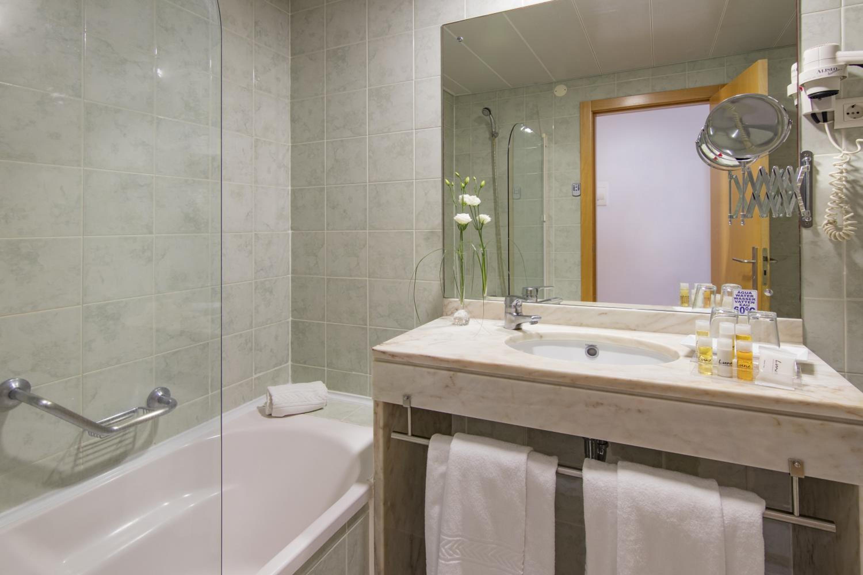 Double or Twin Room - Photo 2