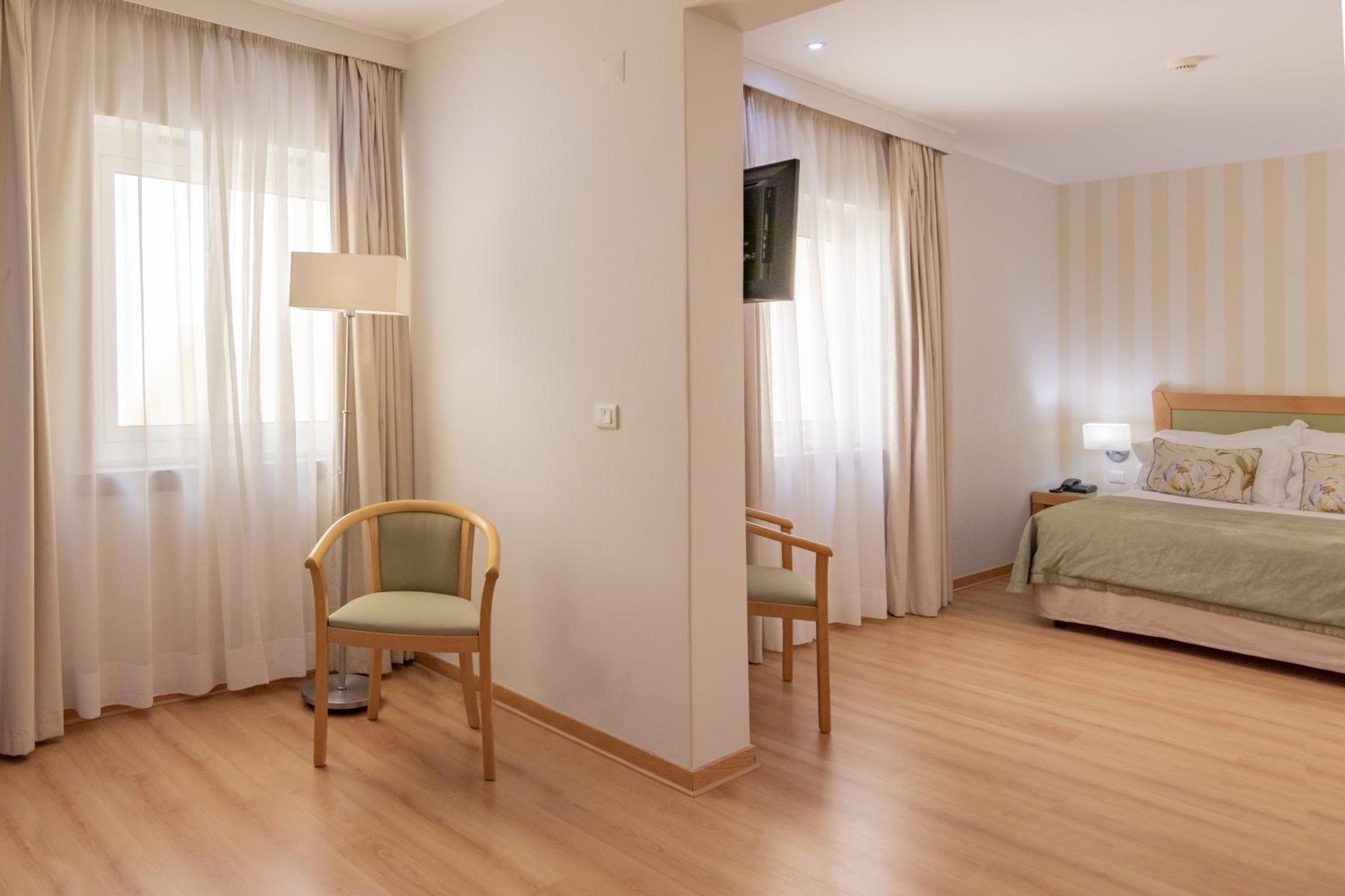 Double or Twin Room - Photo 4