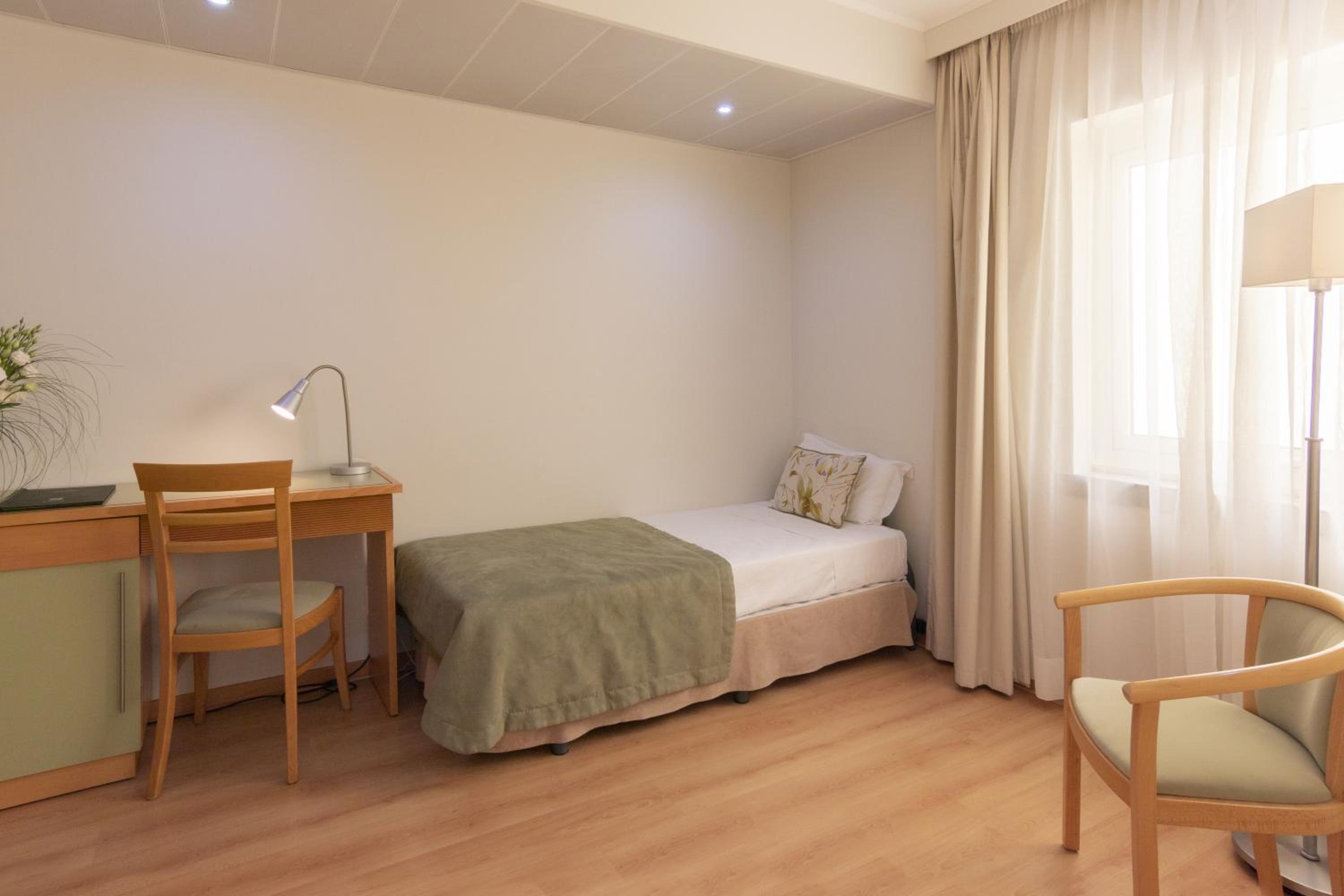 Double or Twin Room with Extra Bed - Photo 4