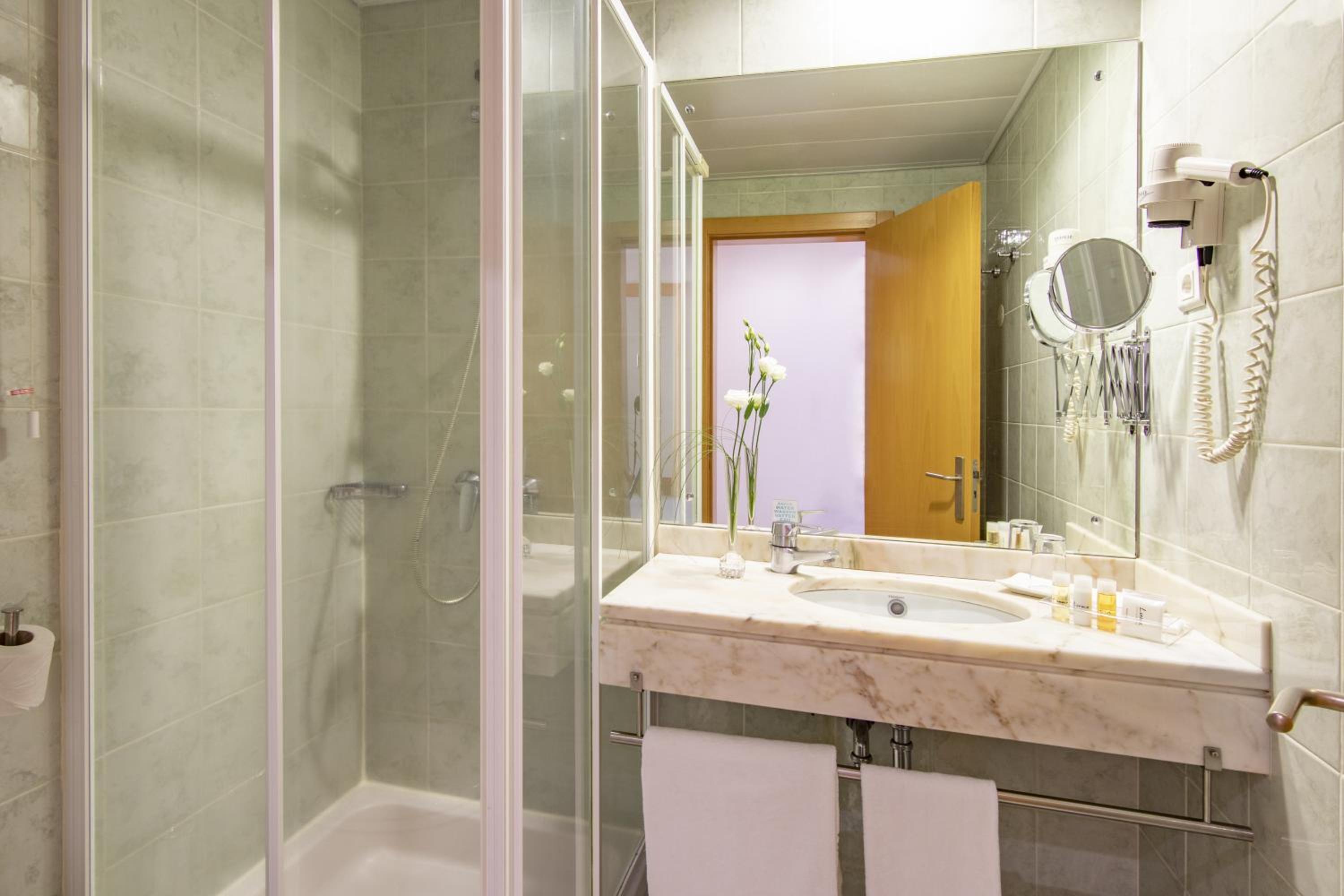 Single Room - Photo 3