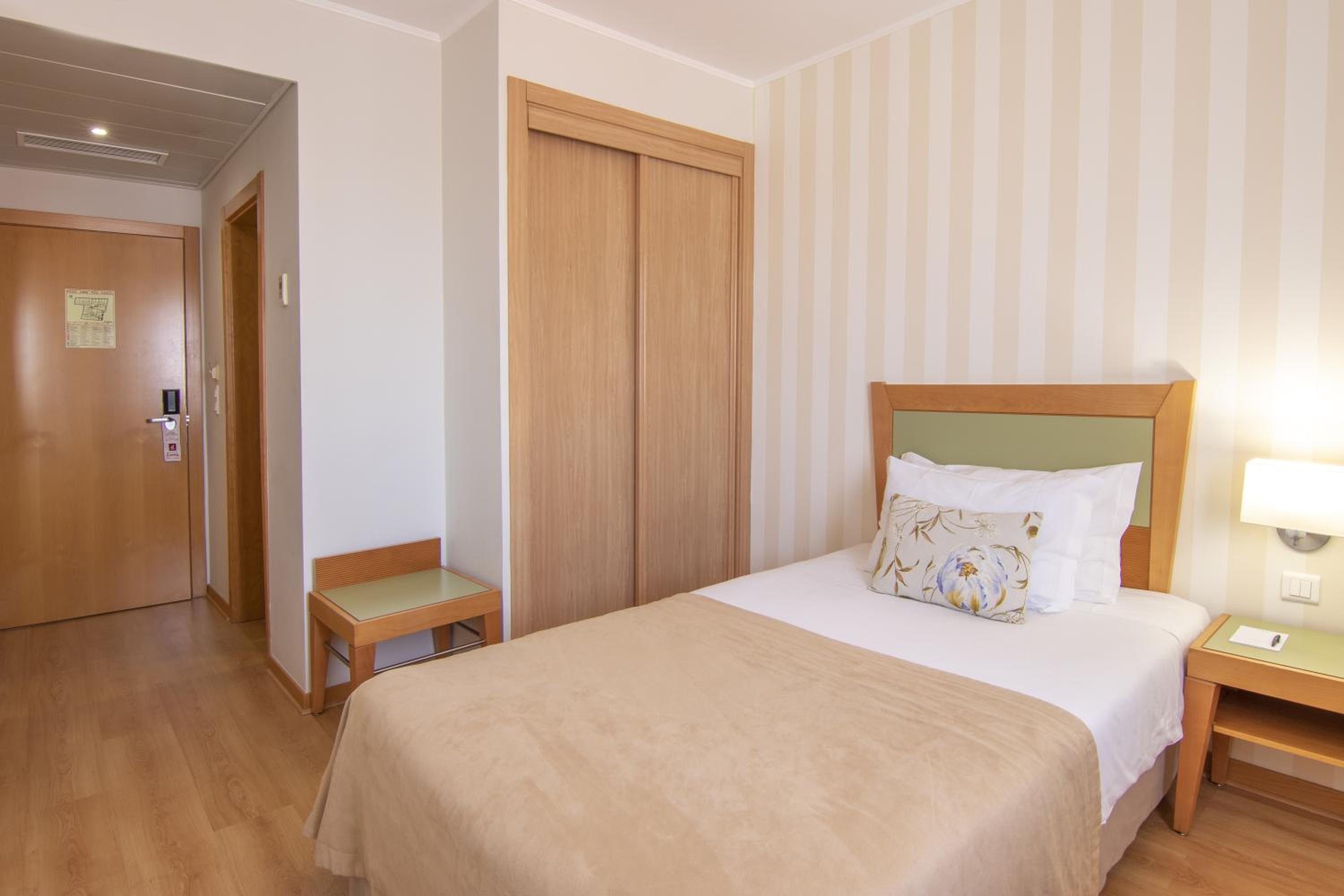 Single Room - Photo 2