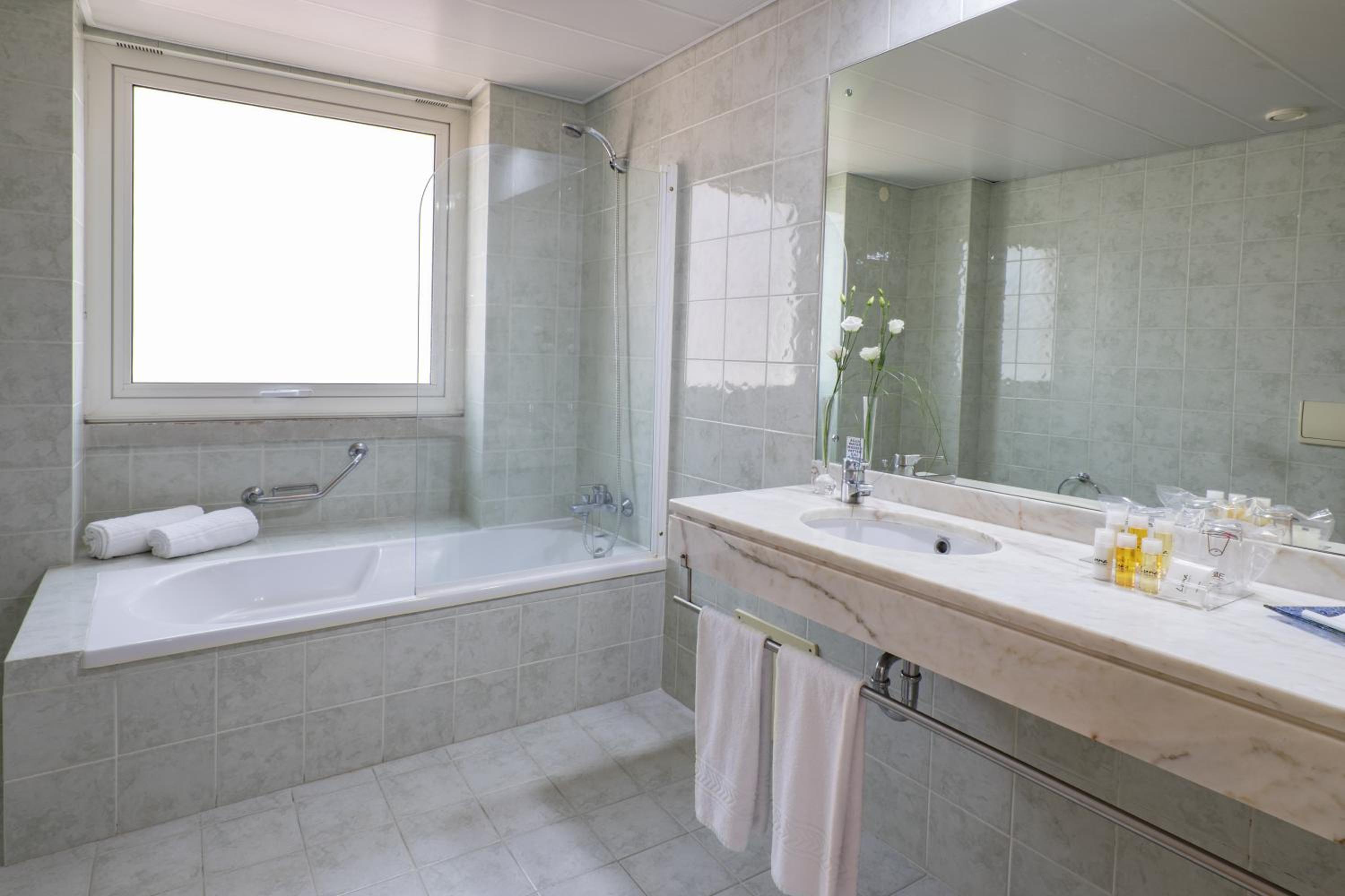 Suite with City View (2 adults + 2 children up to 12 years) - Photo 5