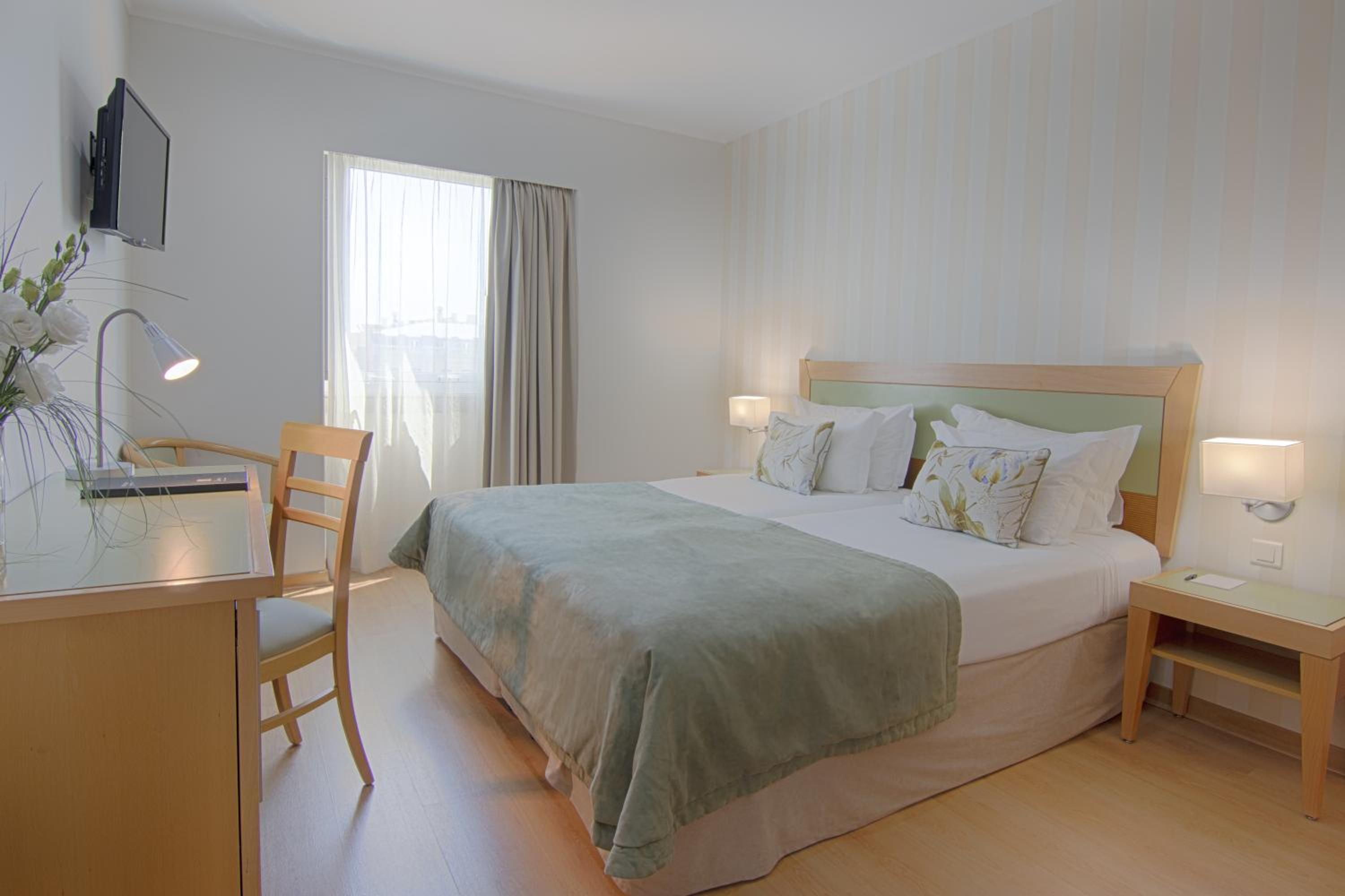 Standard Double or Twin Room - Photo 2