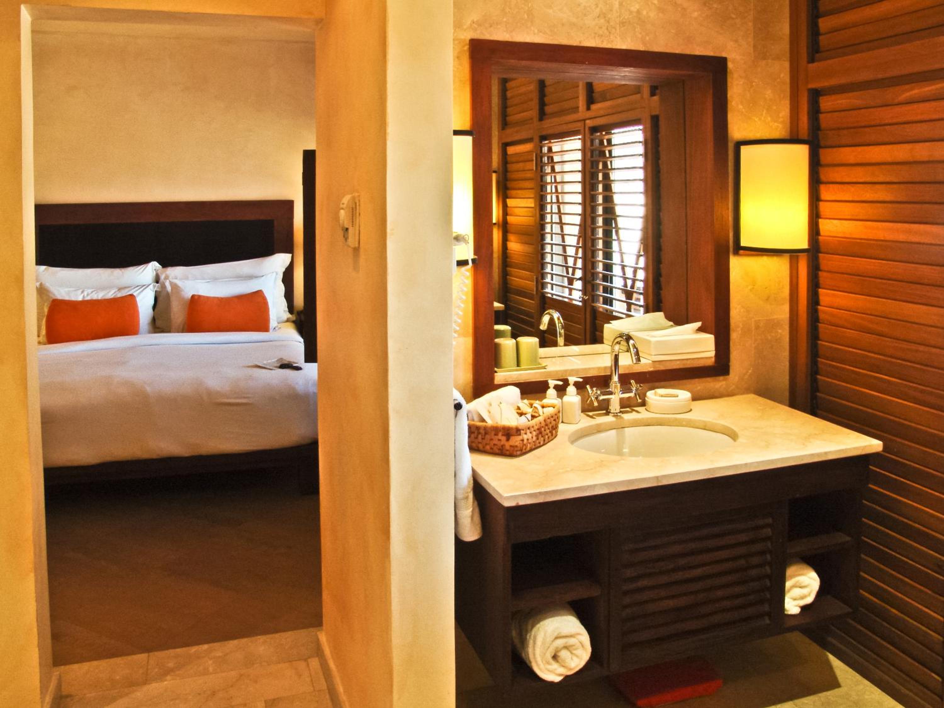 Deluxe King Room - Photo 3