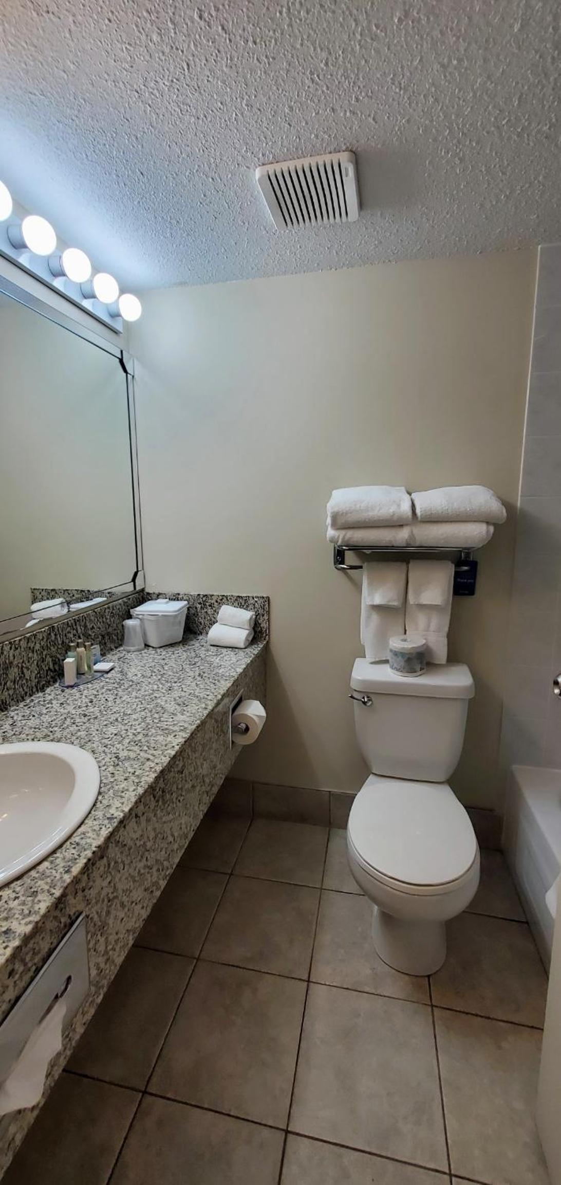 King Room - Non-Smoking - Photo 2
