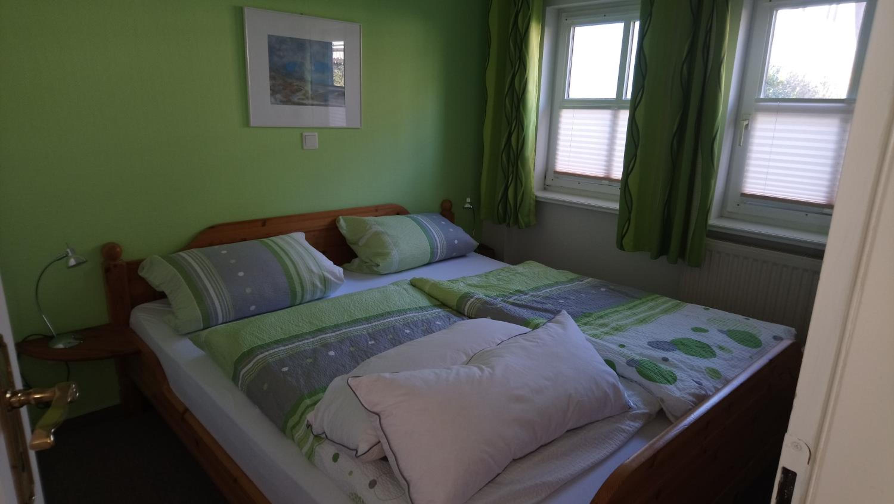 One-Bedroom Apartment photo 1