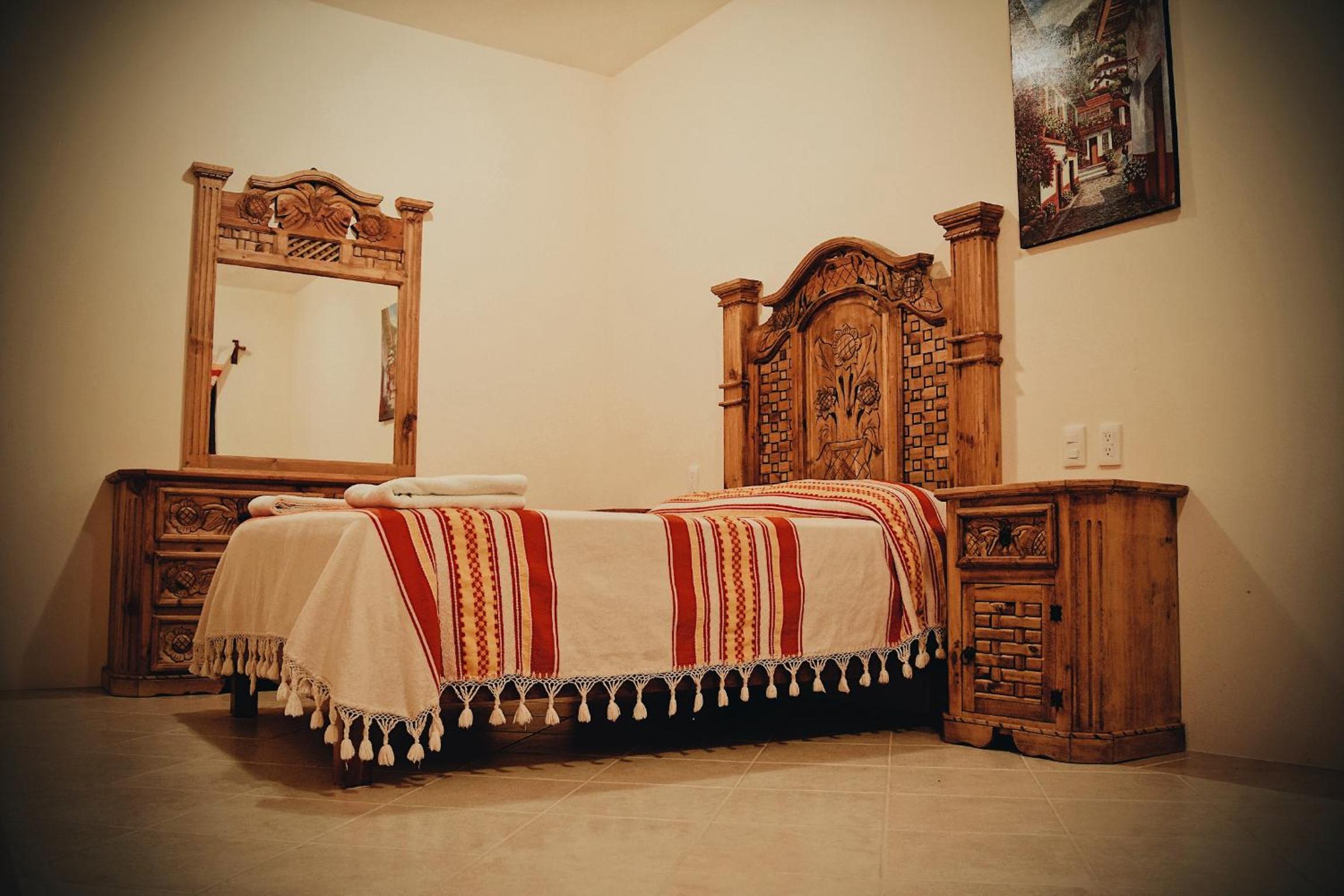 Queen Room photo 1