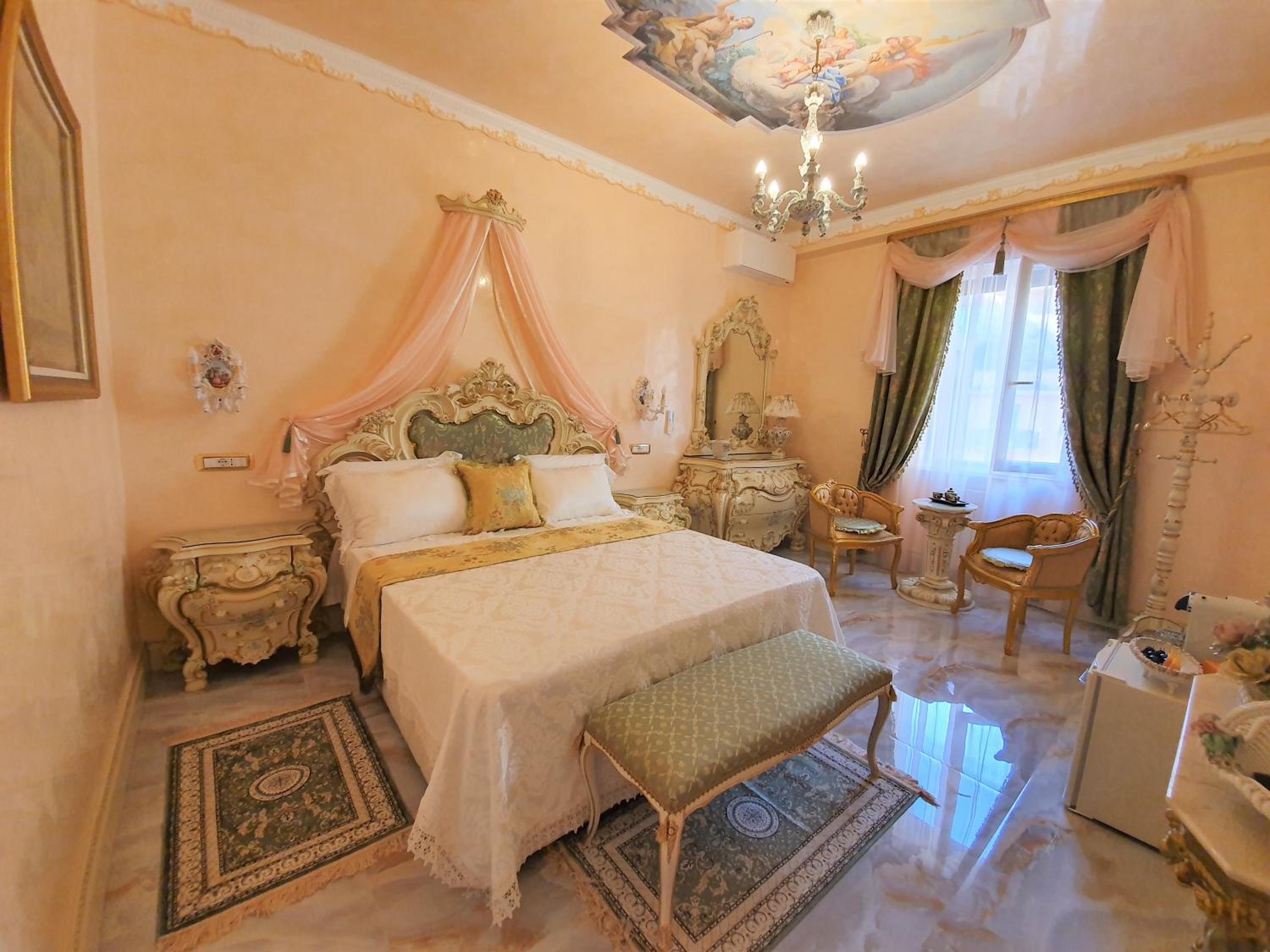 Deluxe Triple Room - Photo 12