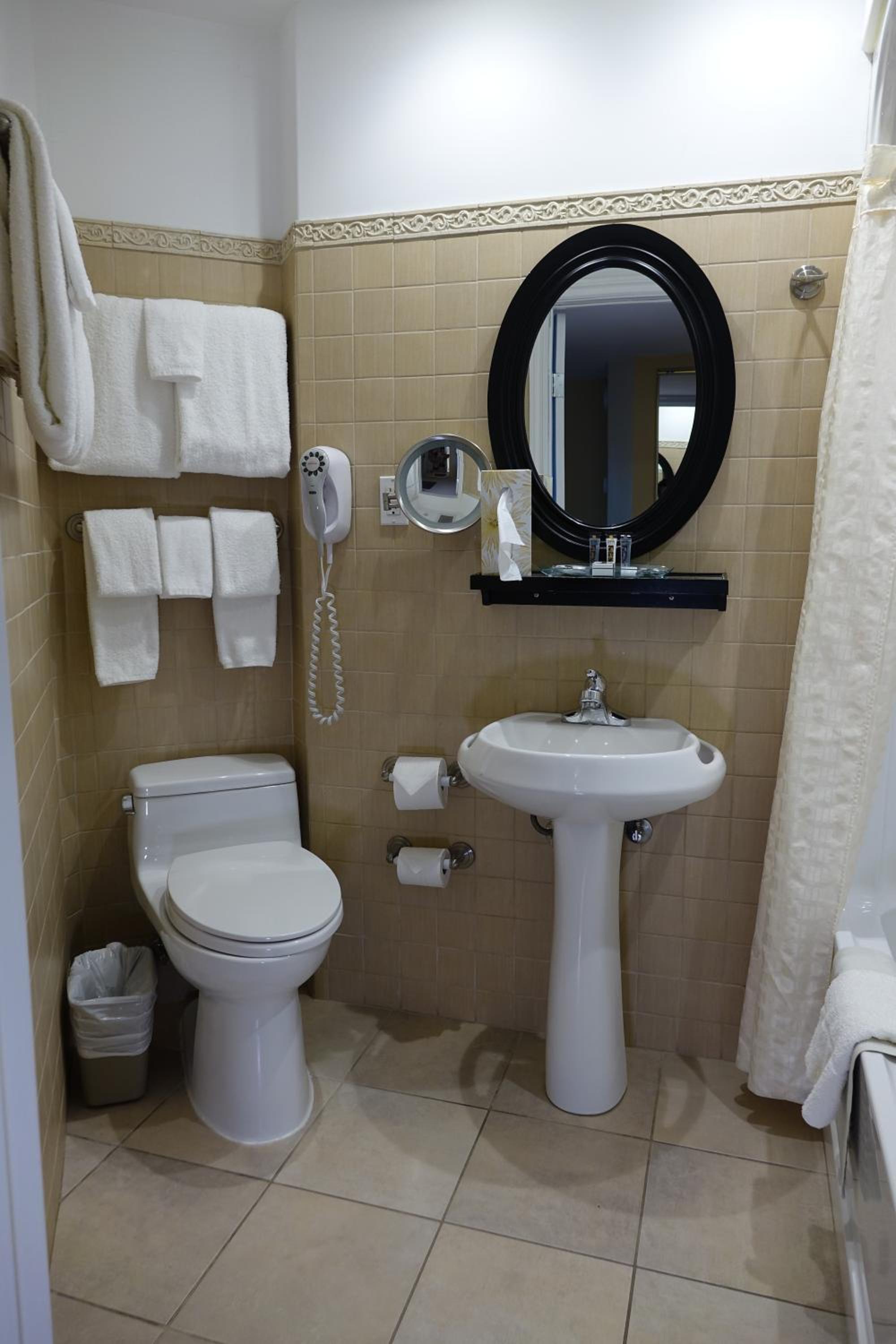 Superior Queen Room With Two Queen Beds photo 2