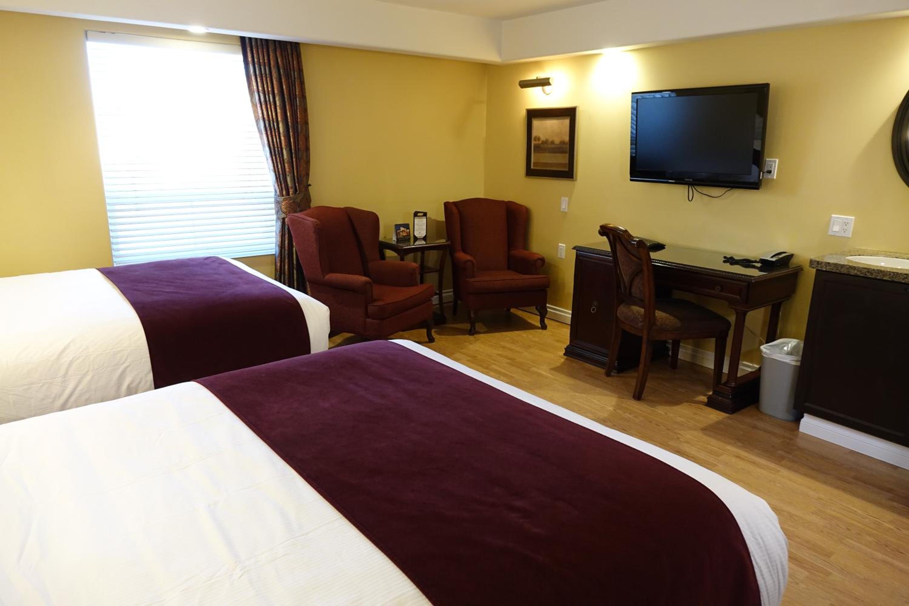 Superior Queen Room With Two Queen Beds photo 1