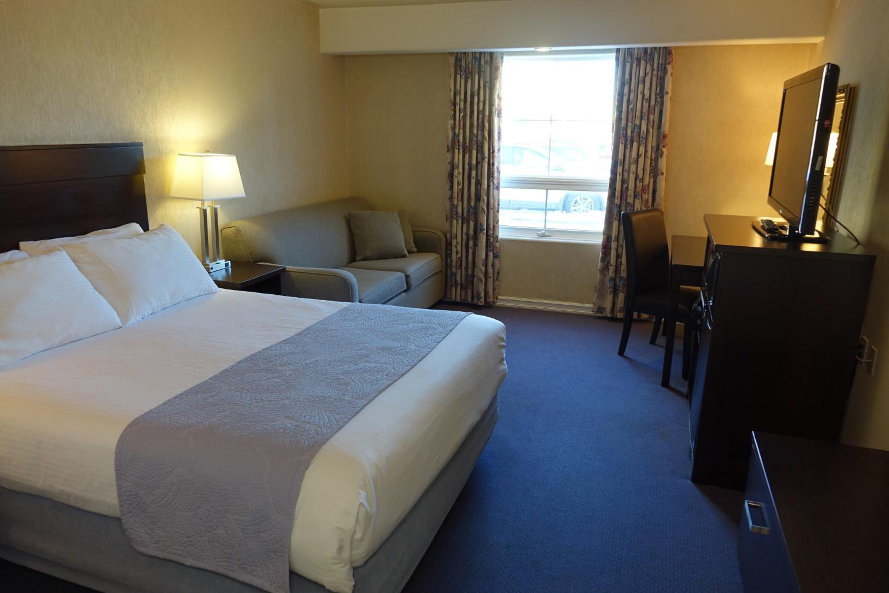 Queen Room photo 1