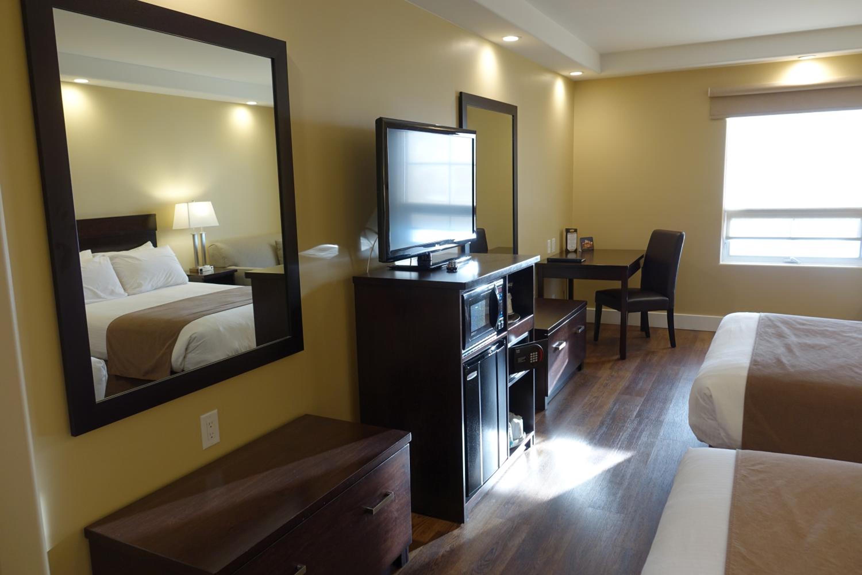 Deluxe Queen Room with Two Queen Beds