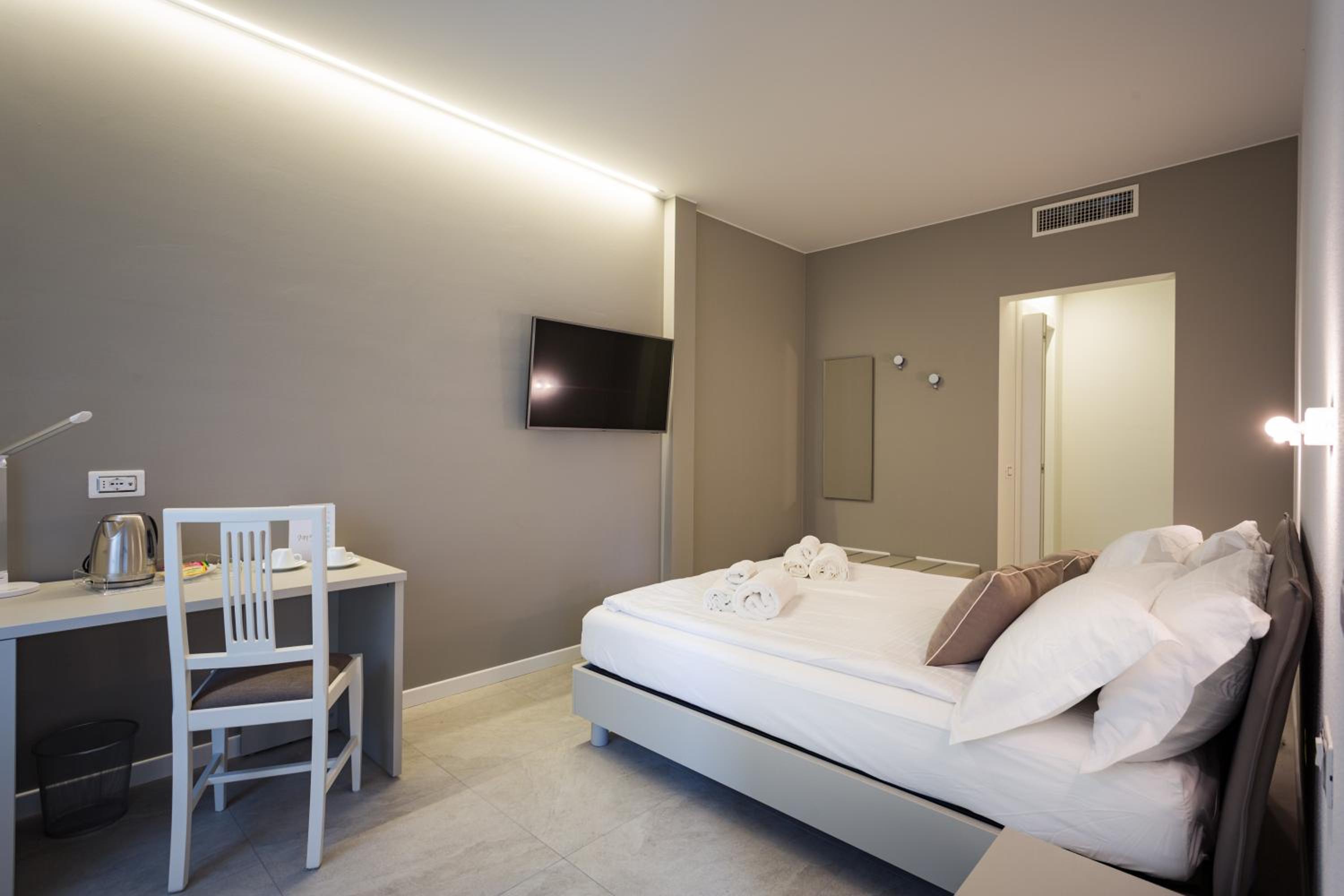 Double Room - Photo 2