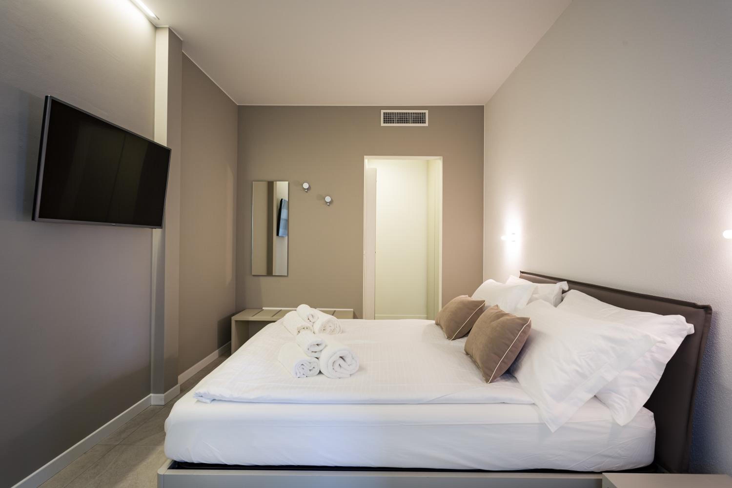 Double Room - Photo 3