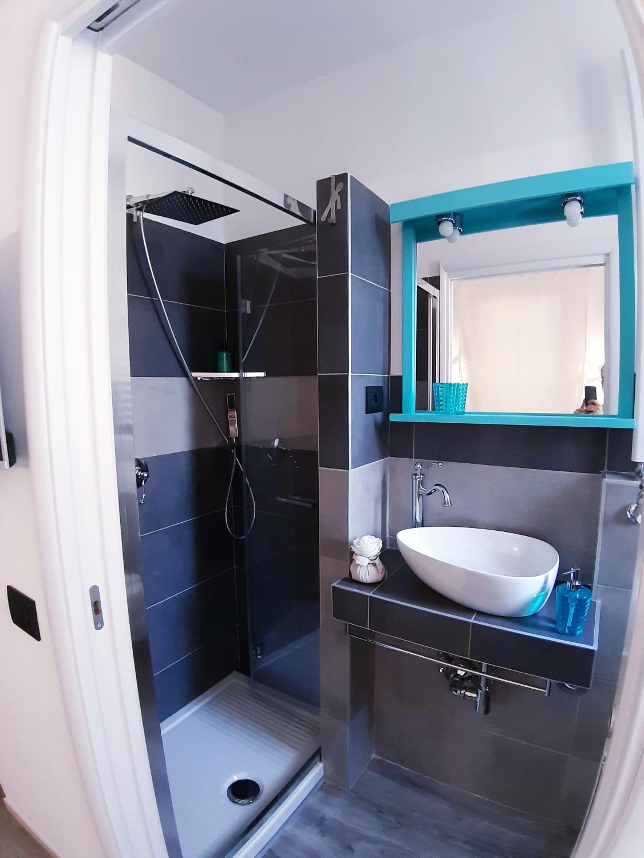 Double or Twin Room with Private Bathroom - Photo 16