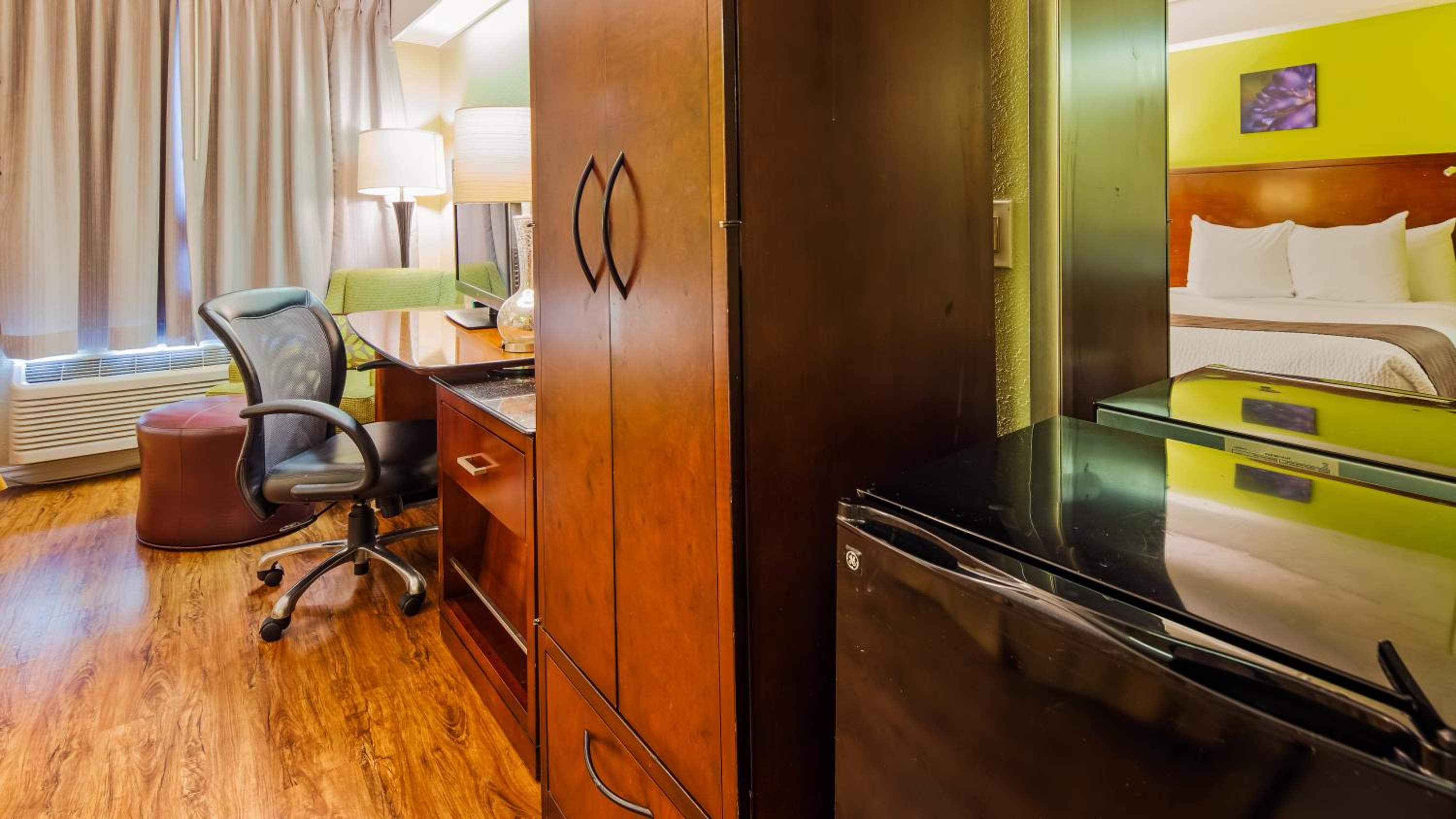 King Room - Non-Smoking photo 1