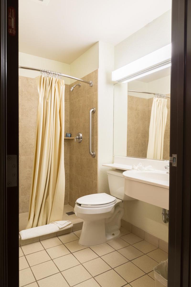 Queen Room - Non-Smoking - Photo 3
