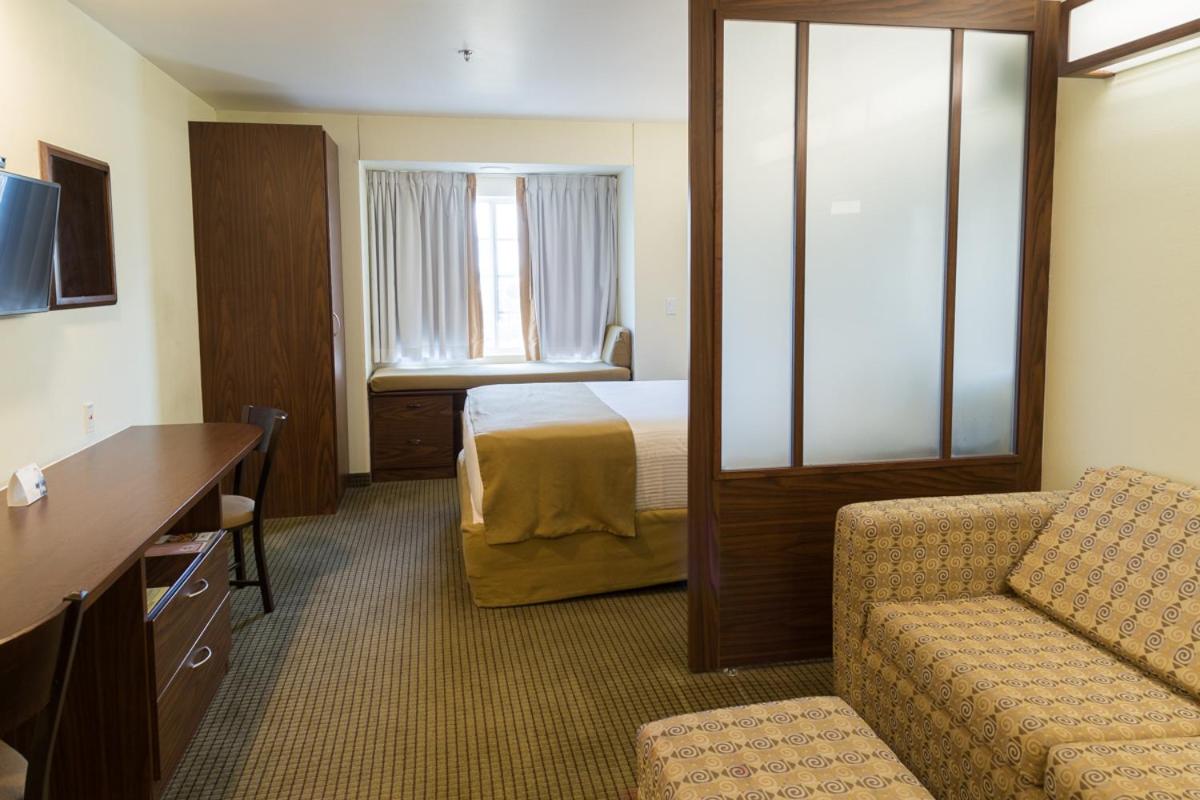 Queen Room - Non-Smoking - Photo 2