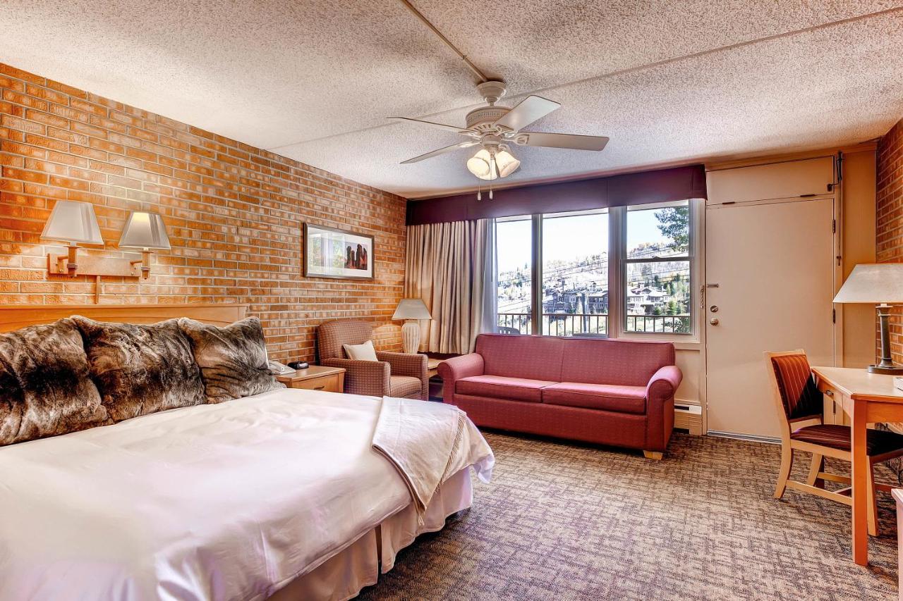 Deluxe king room