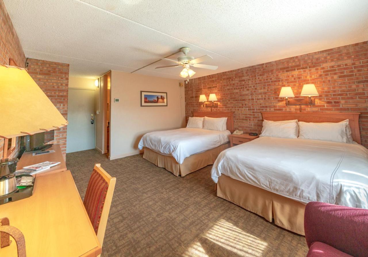 Deluxe queen room with 2 queen beds