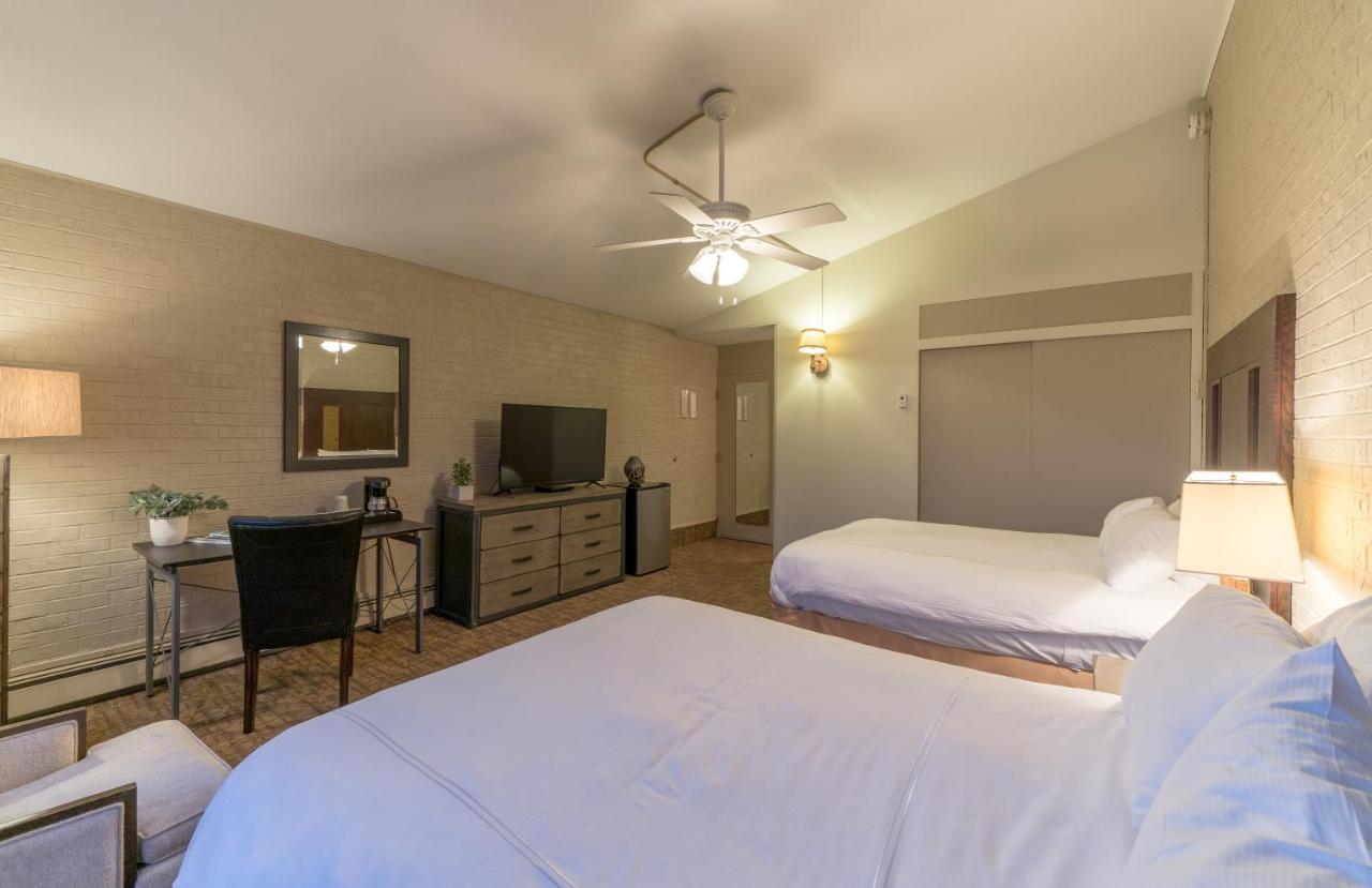 Superior queen room with 2 queen beds