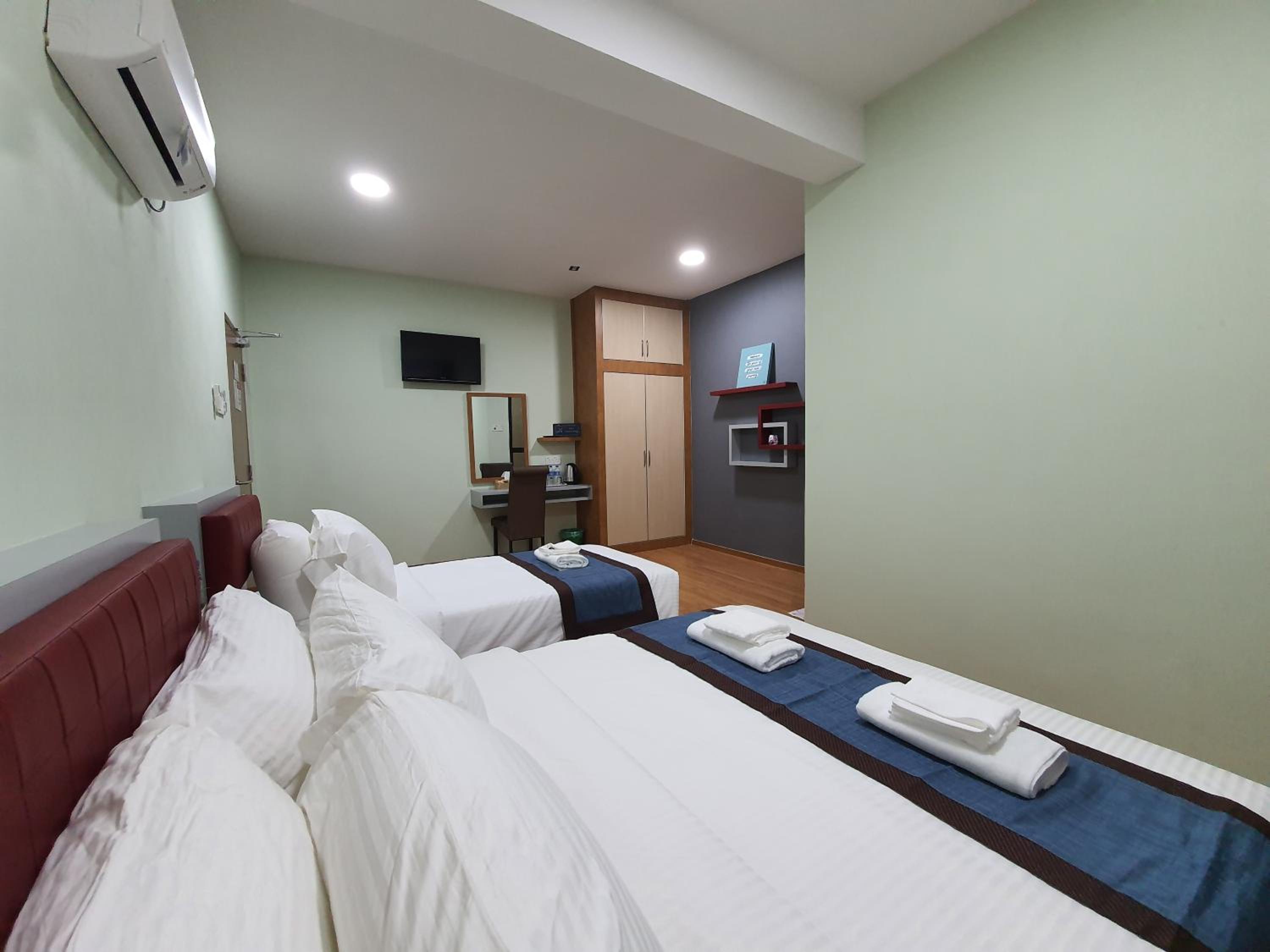 Comfort Triple Room with Shower - Photo 6