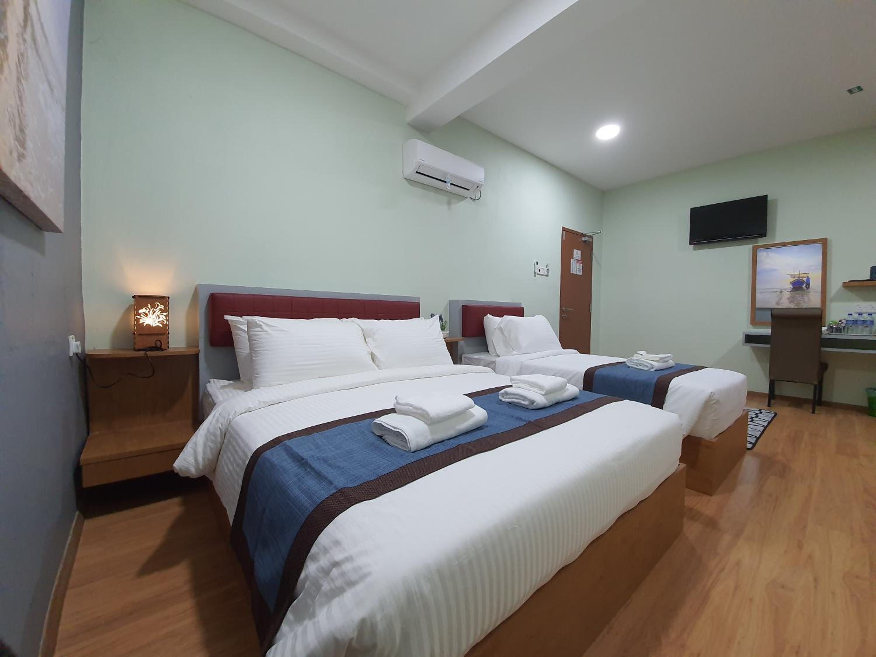 Comfort Triple Room with Shower - Photo 5