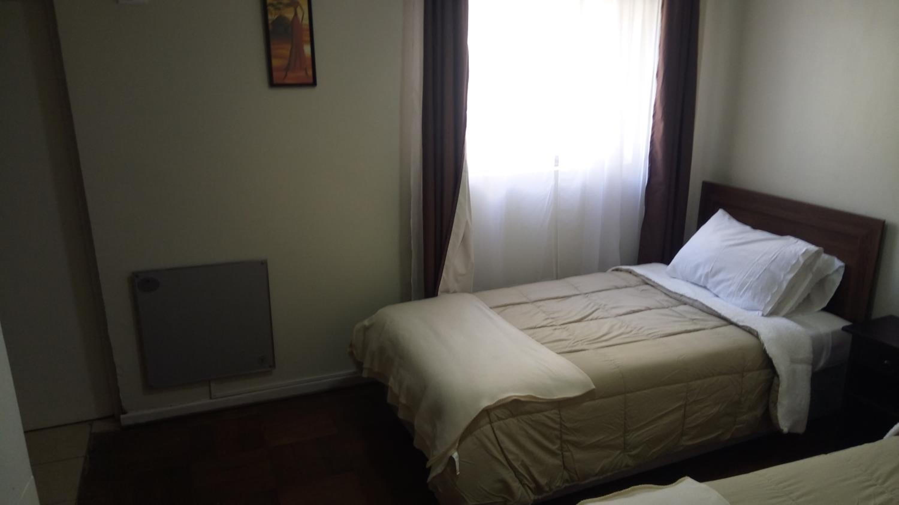 Twin Room with Private Bathroom photo 3