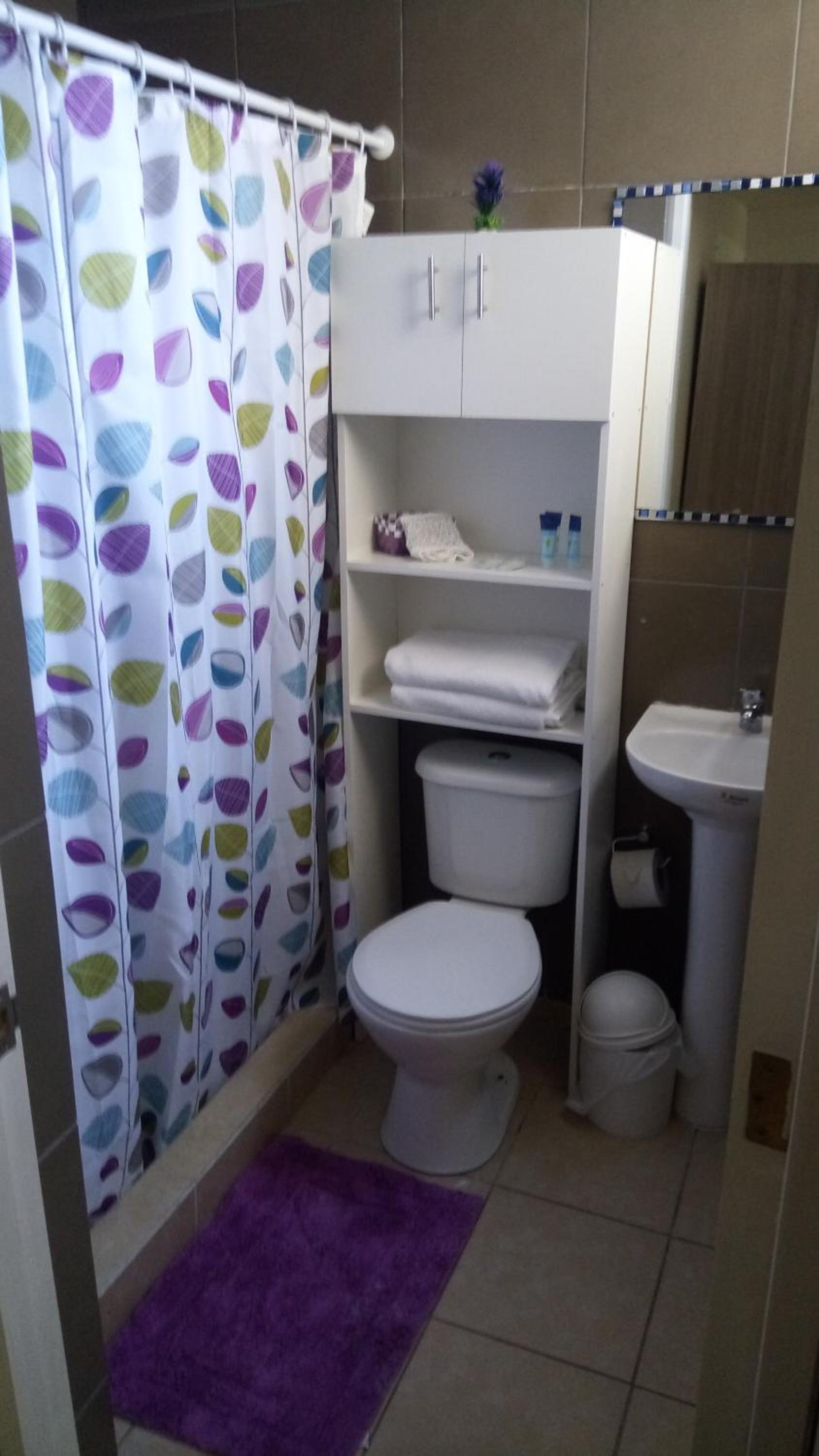 Single Room with Private Bathroom photo 3