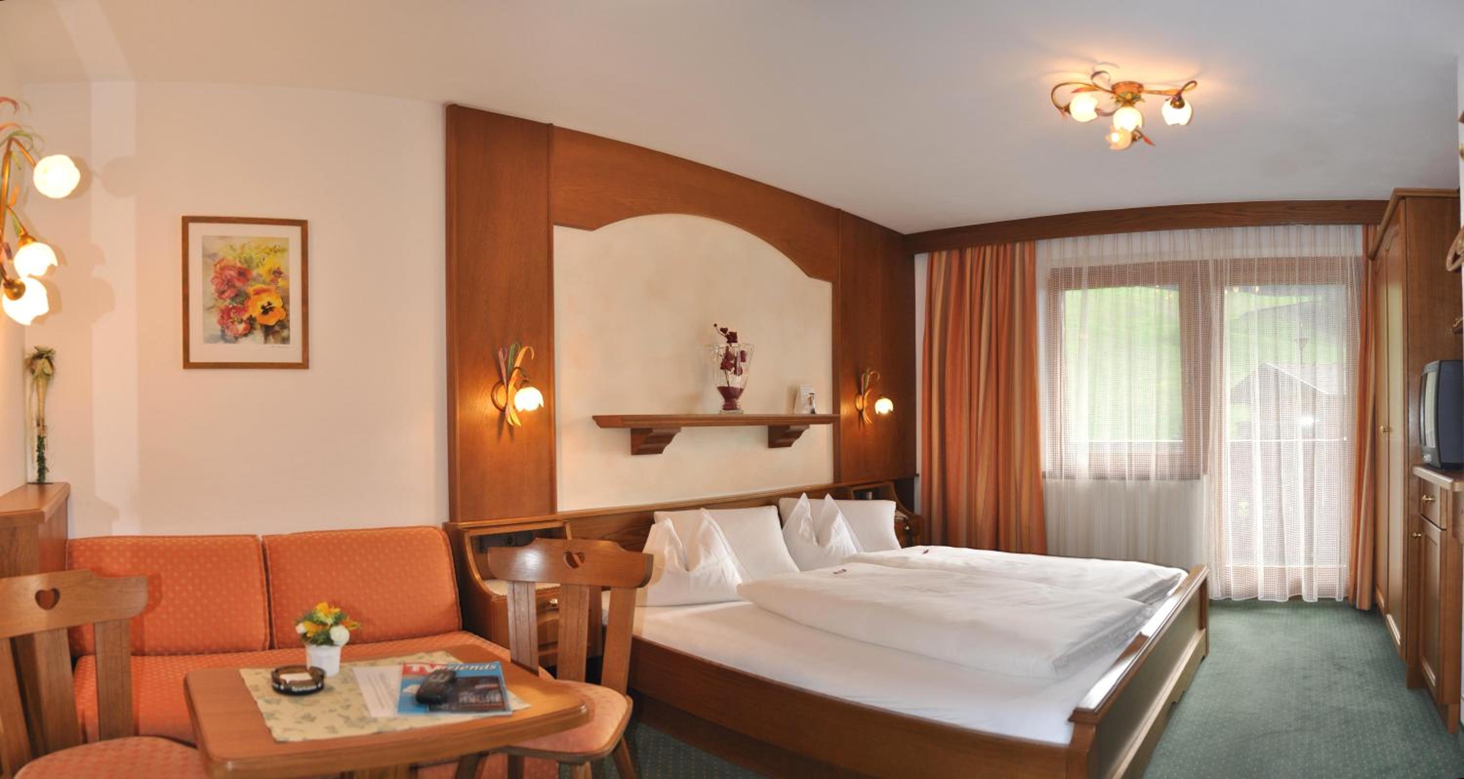 Double Room with Balcony - Photo 1