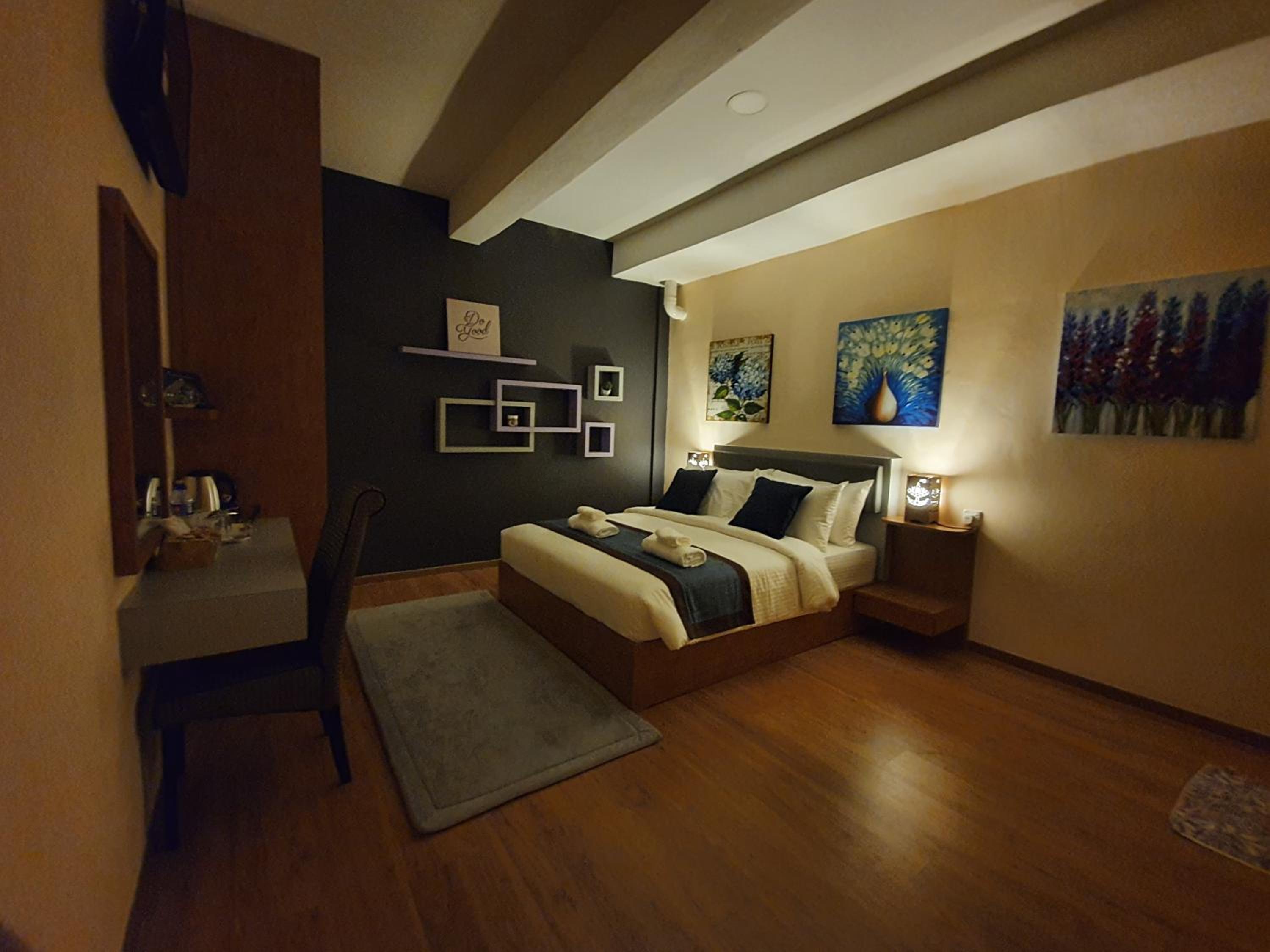Deluxe Room - Photo 15