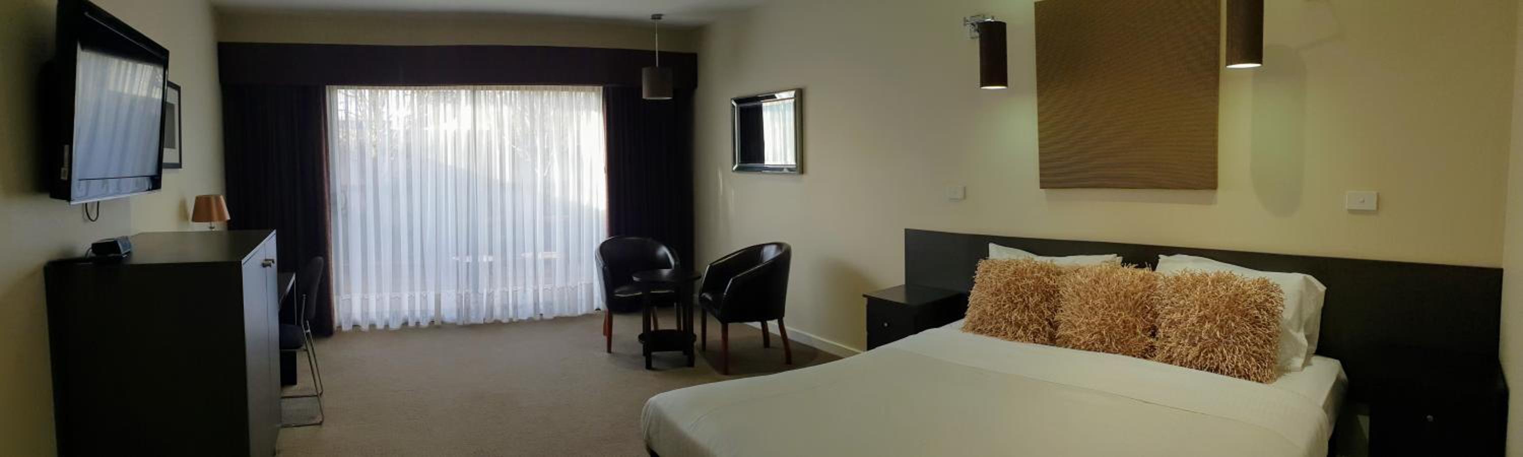 King Room - Disability Access photo 2