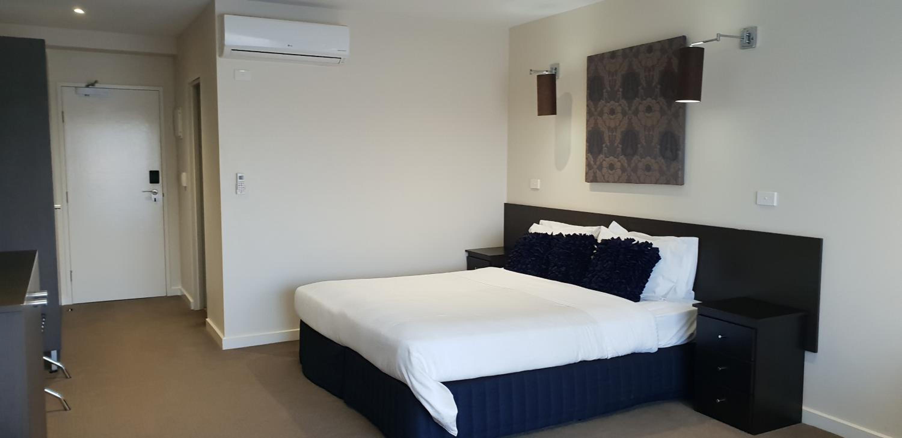 Standard King Room photo 3