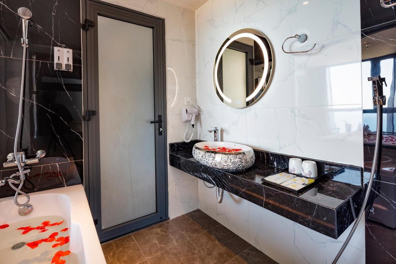 Suite with Sea View - Photo 7