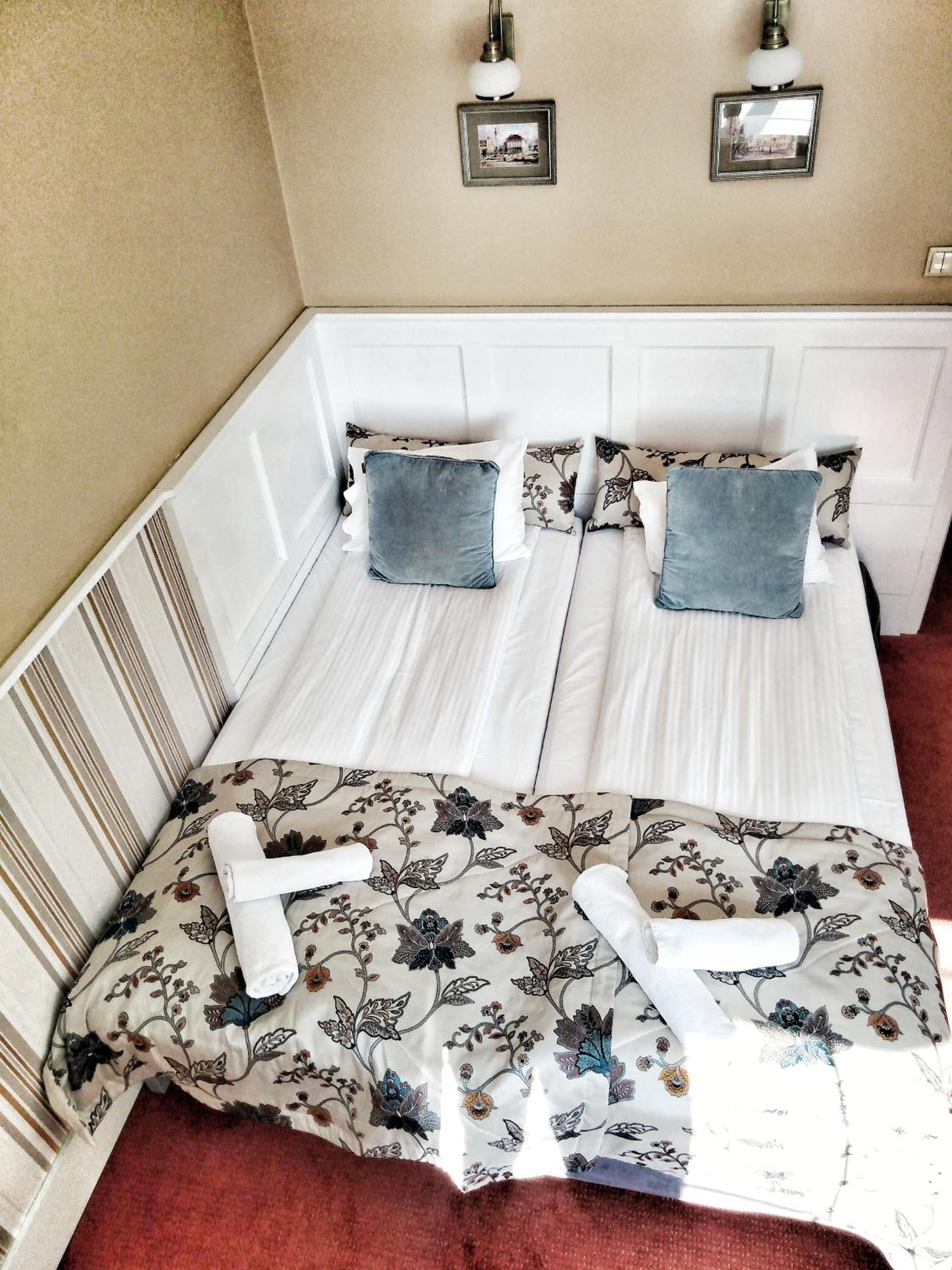 Double or Twin Room - Photo 12