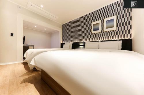 Large Twin Room photo 2
