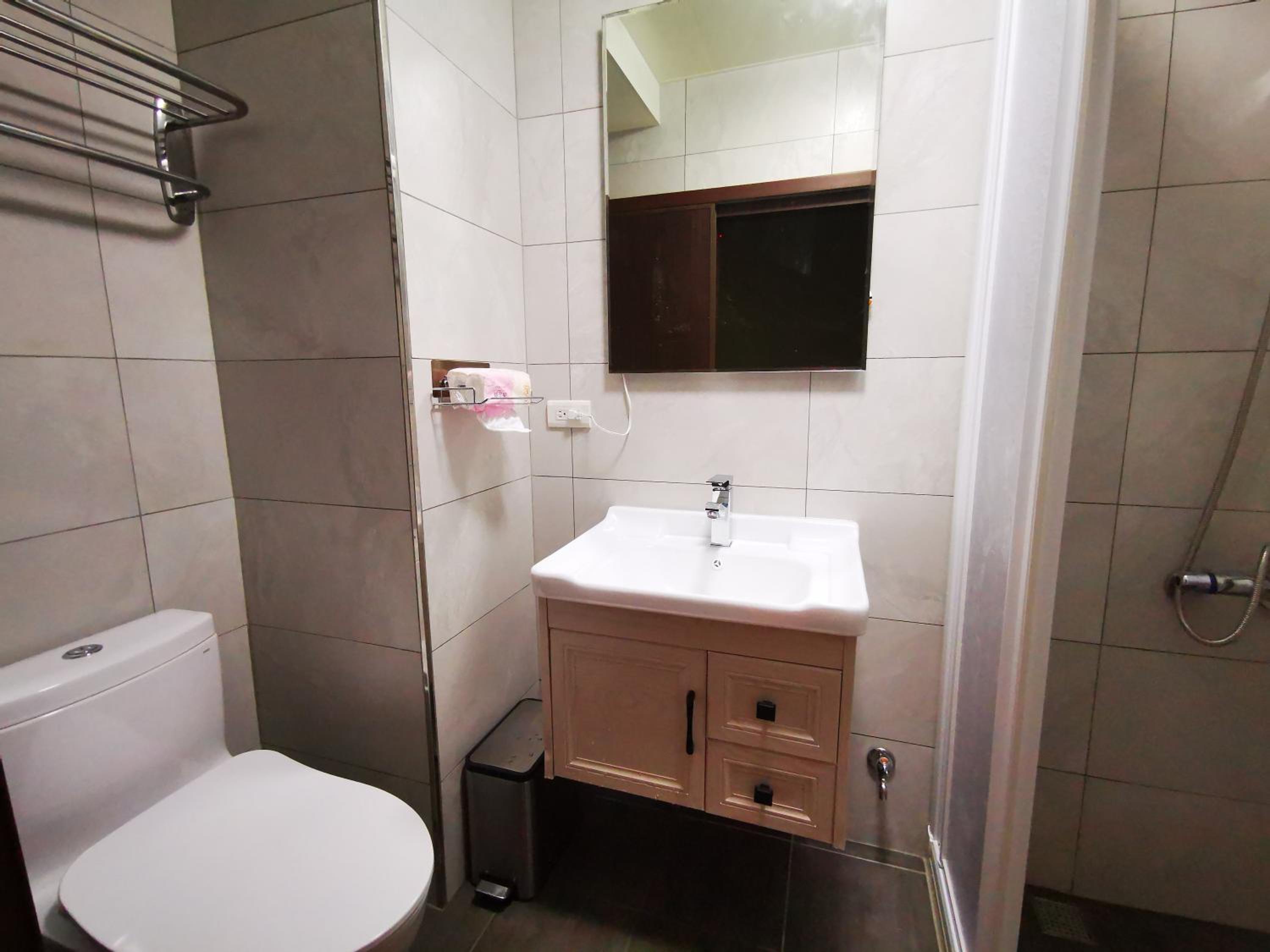 Quadruple Room with Private Bathroom - Photo 3