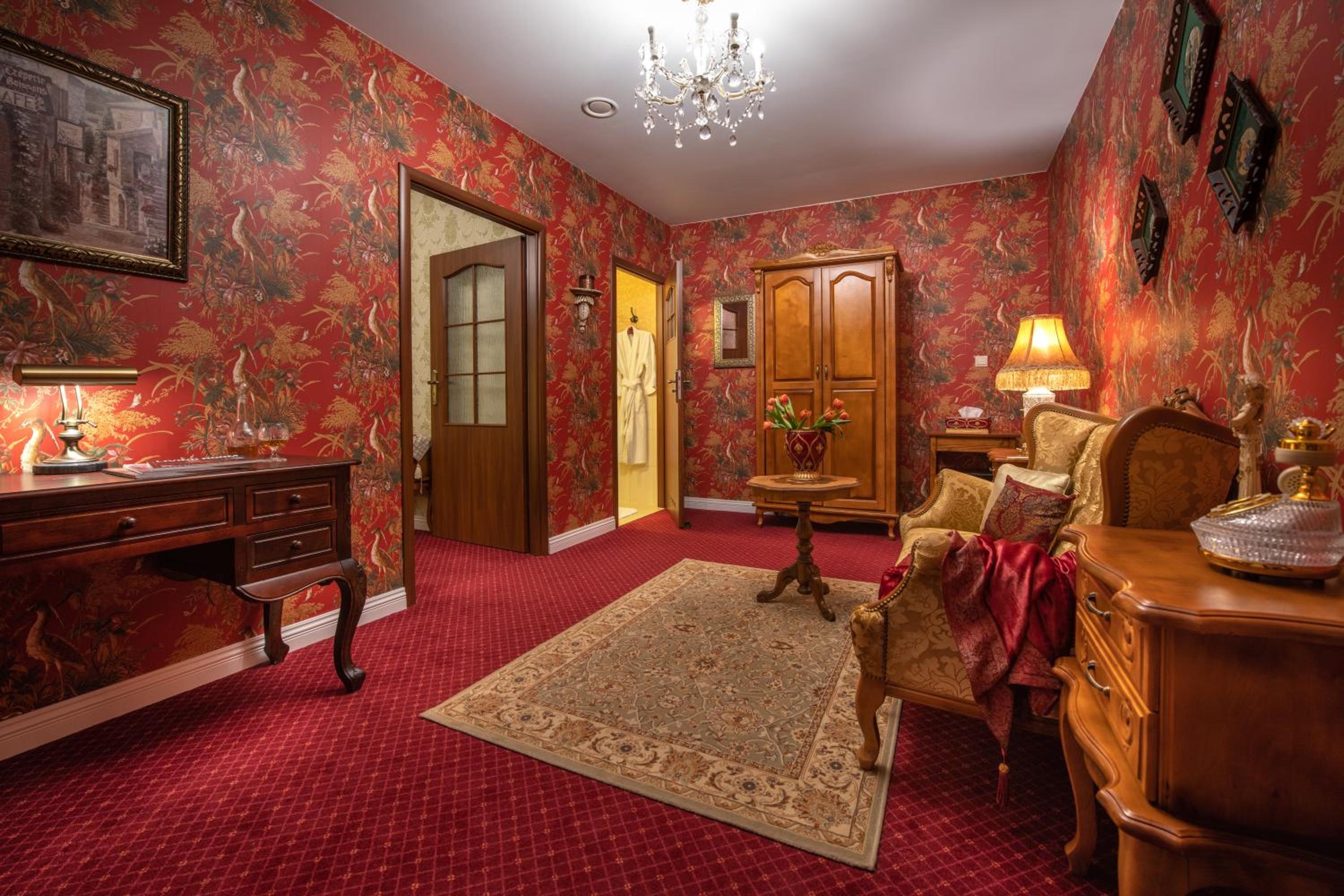 Suite (2 Adults) - Photo 8