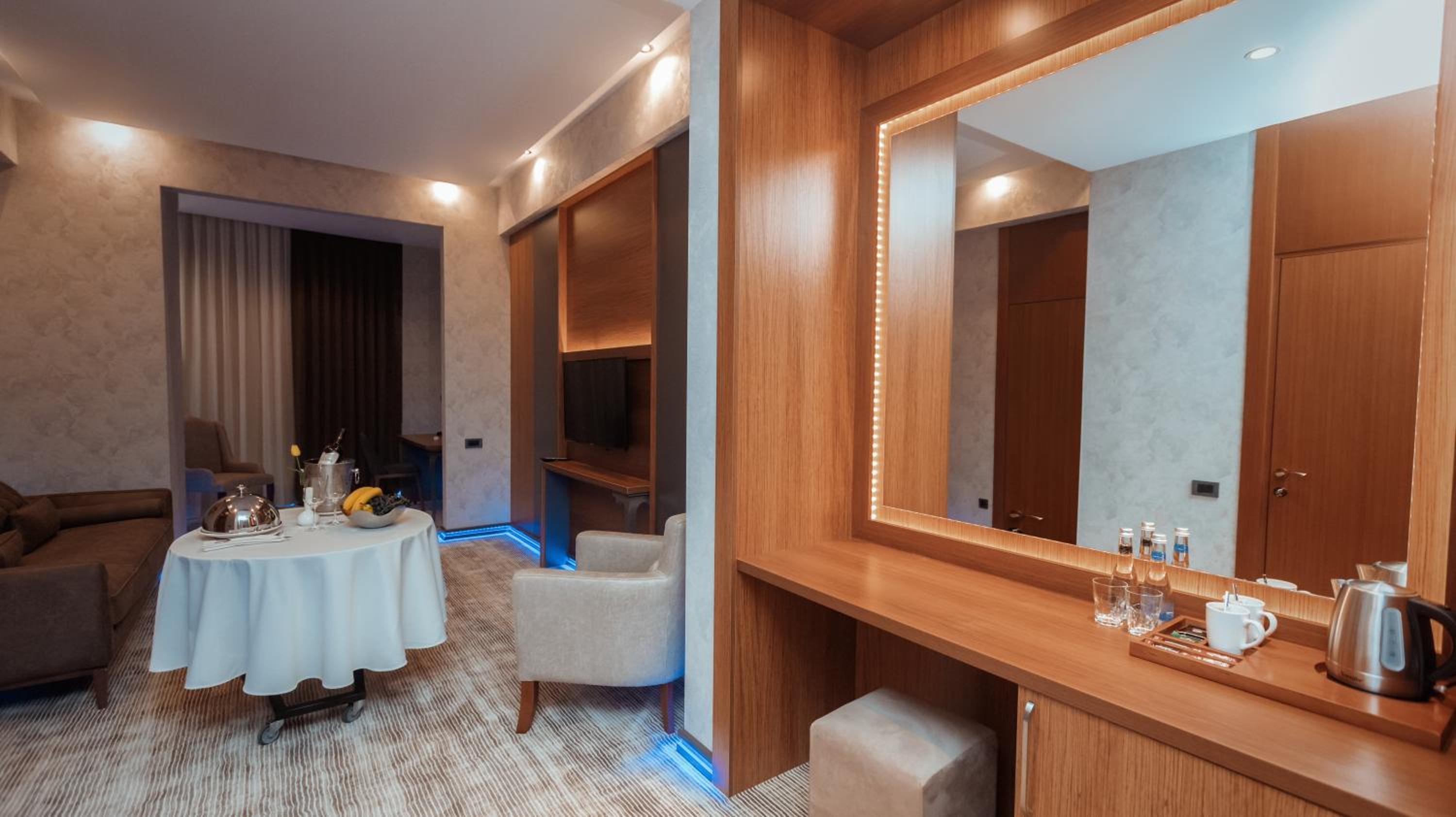 Junior Suite with City View photo 3