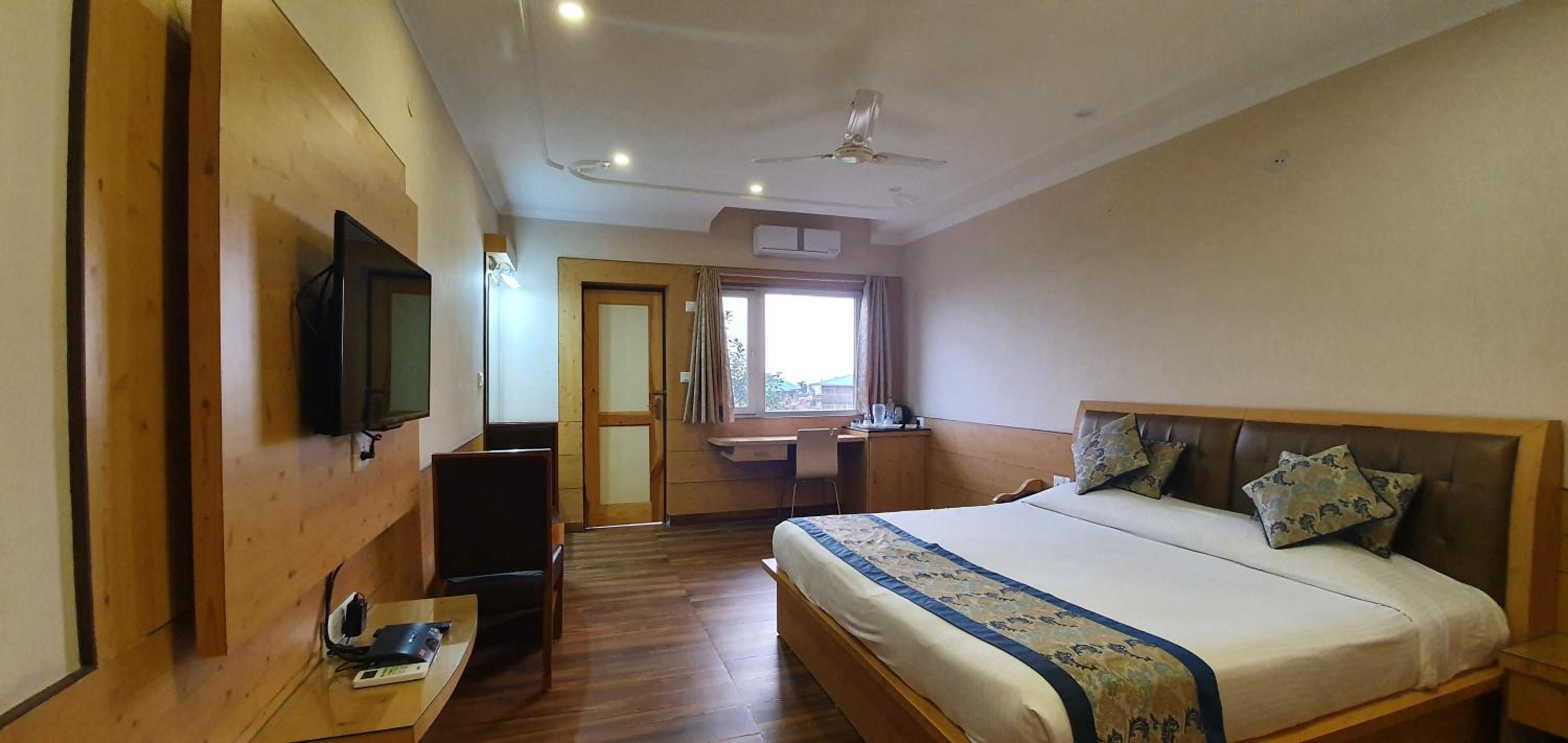 Double Room with Balcony - Photo 1