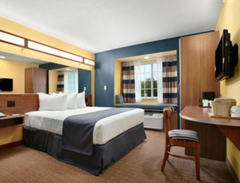 Queen Room - Non-Smoking - Photo 1