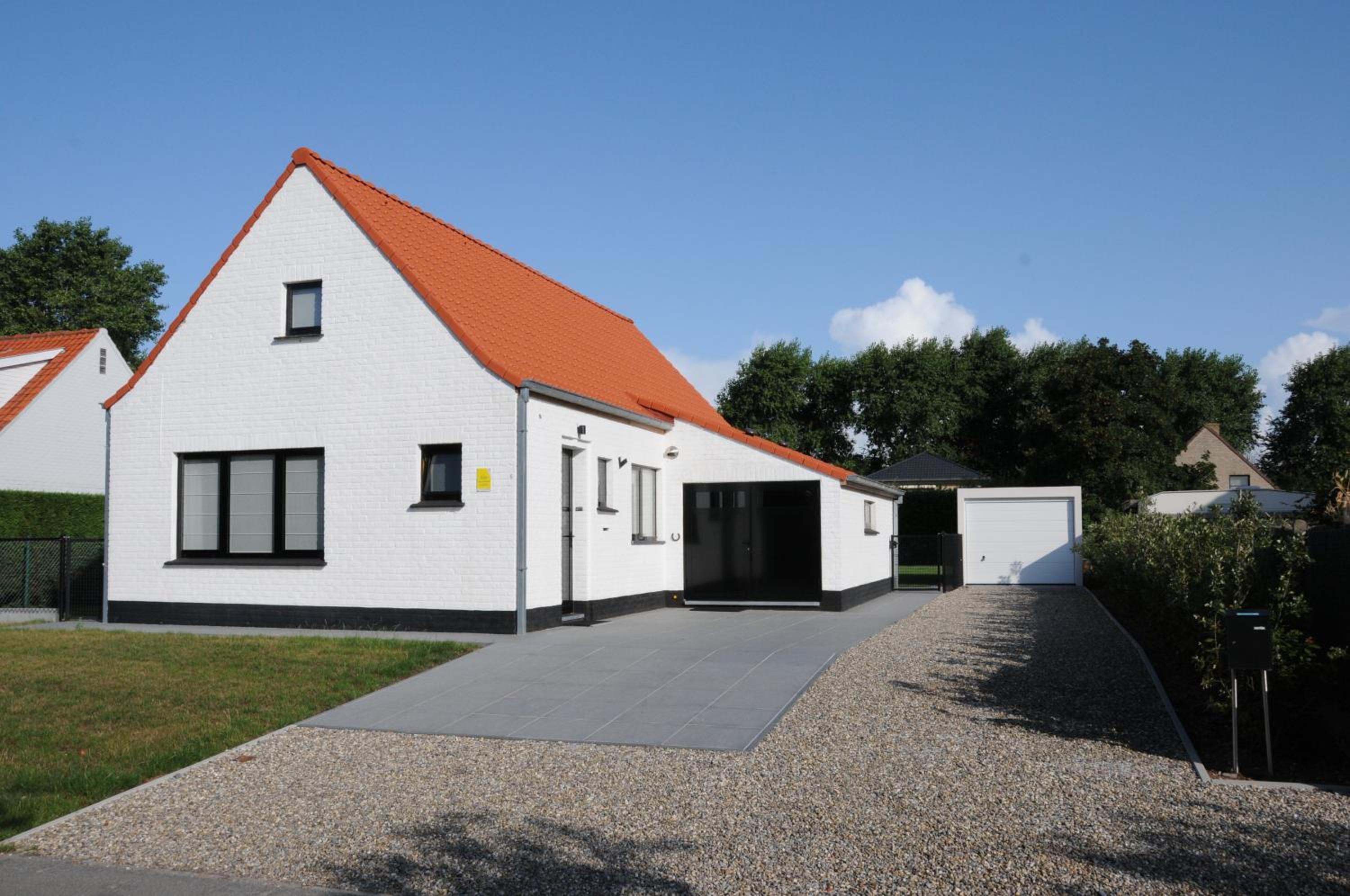 Three-Bedroom House photo 3